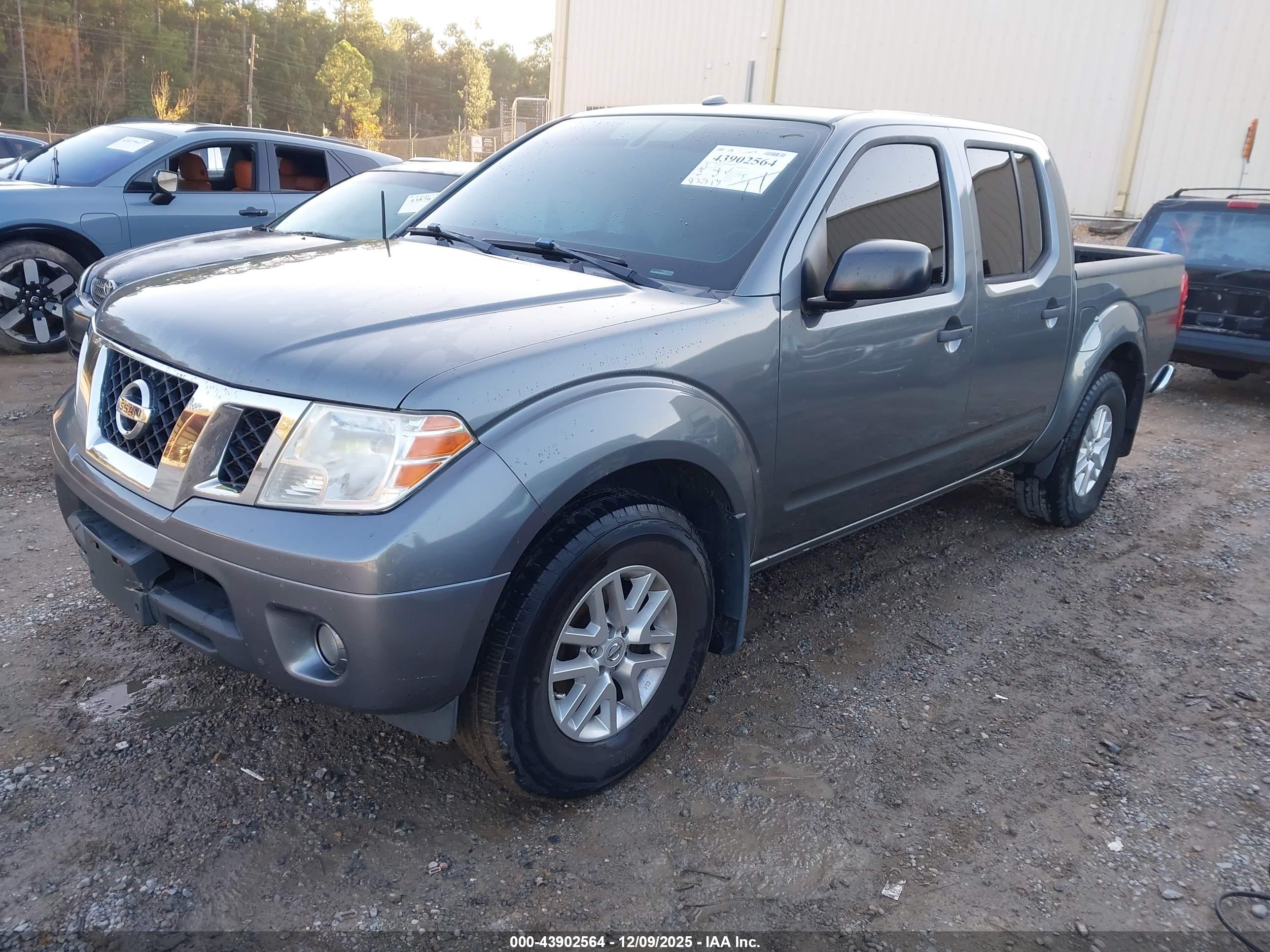 NISSAN FRONTIER image 2