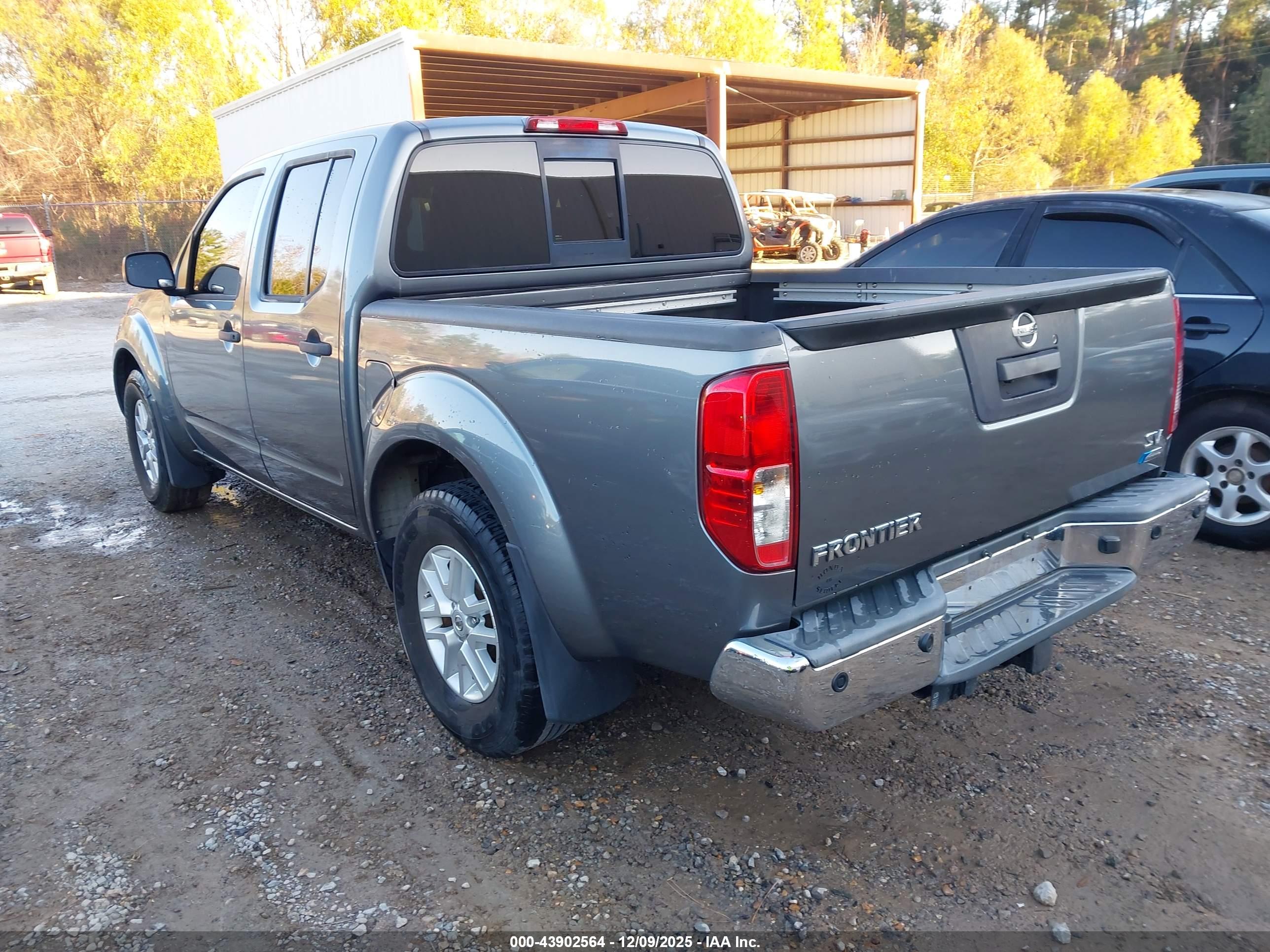 NISSAN FRONTIER image 3