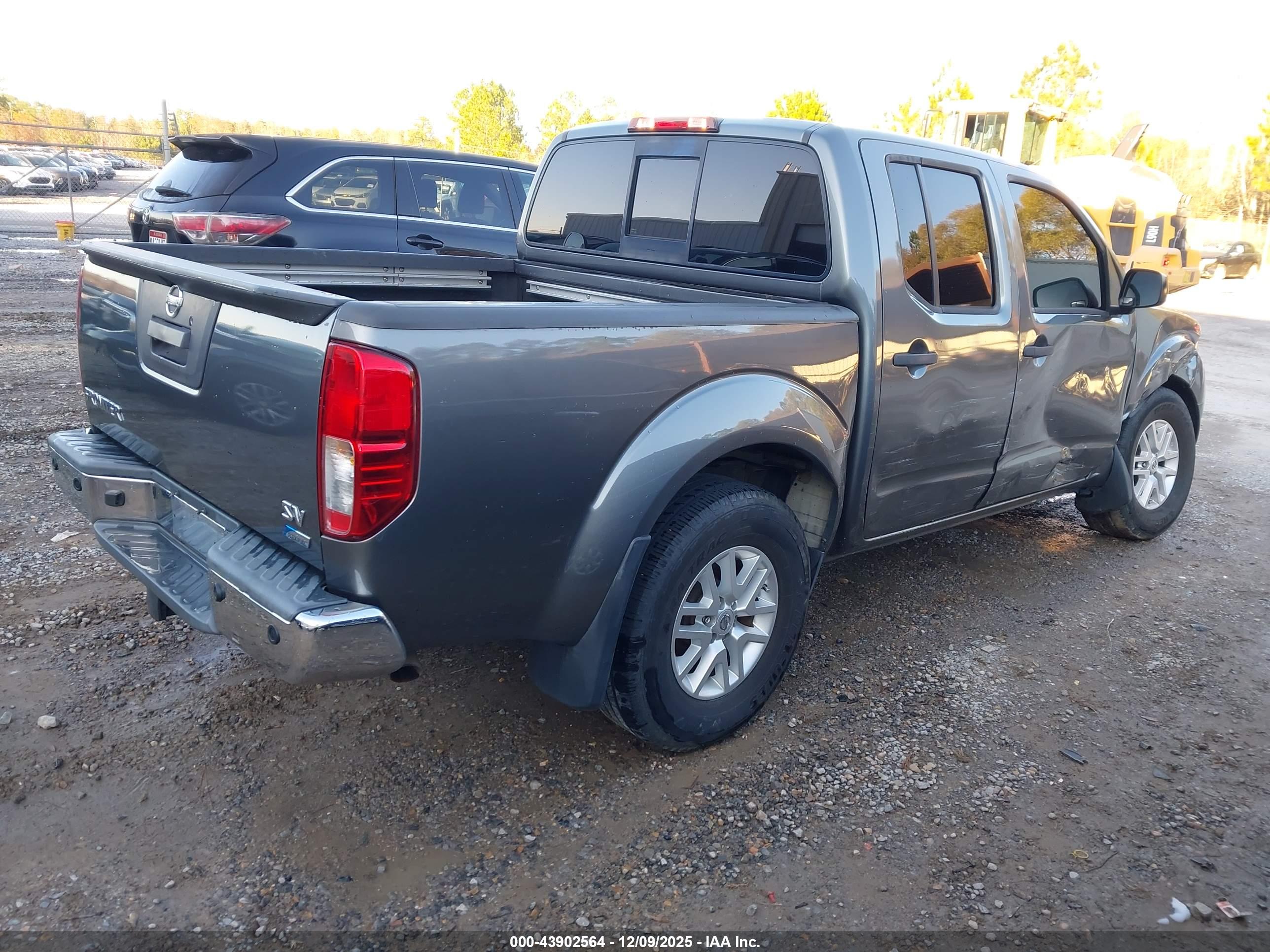 NISSAN FRONTIER image 4