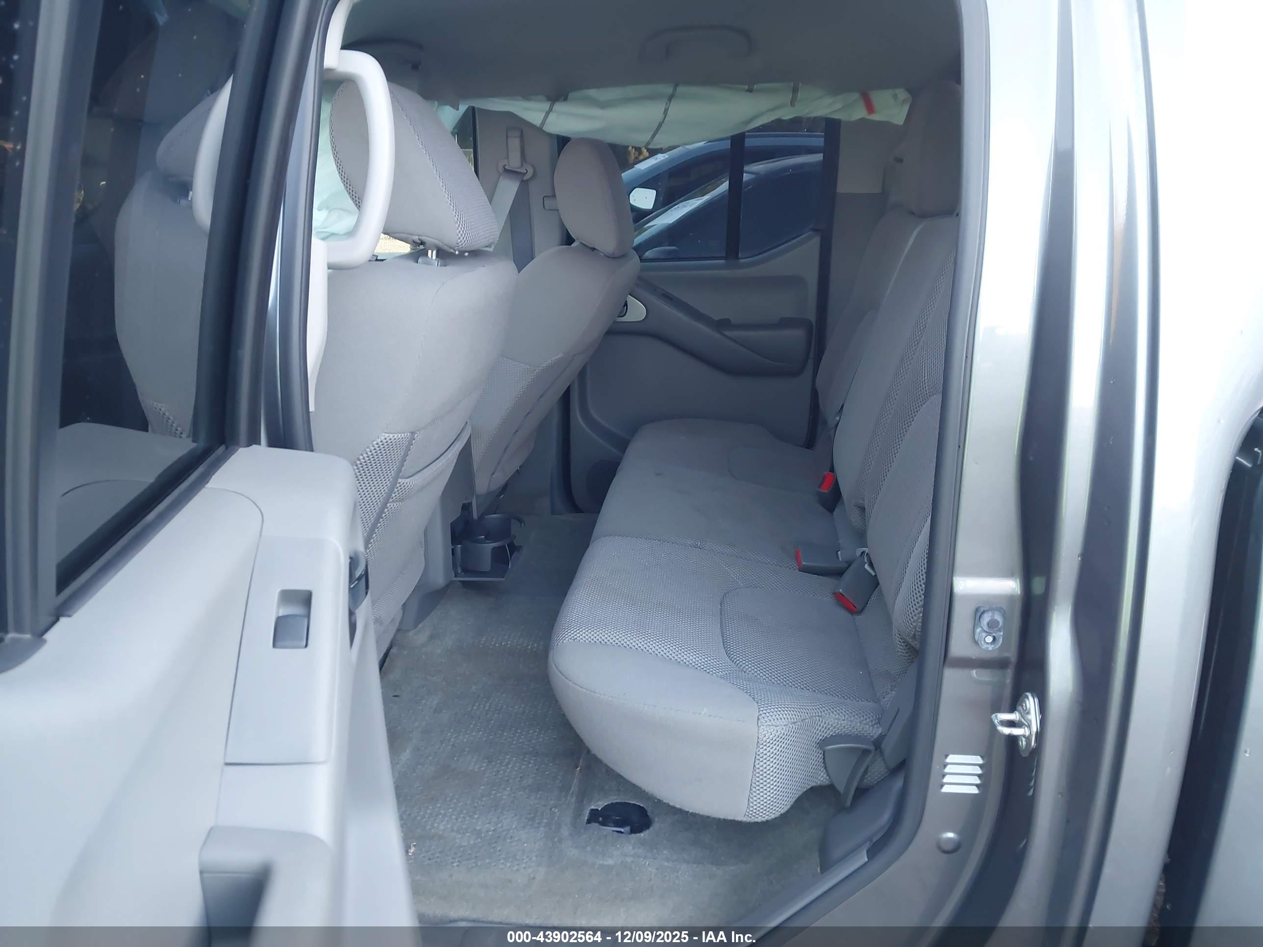 NISSAN FRONTIER image 8