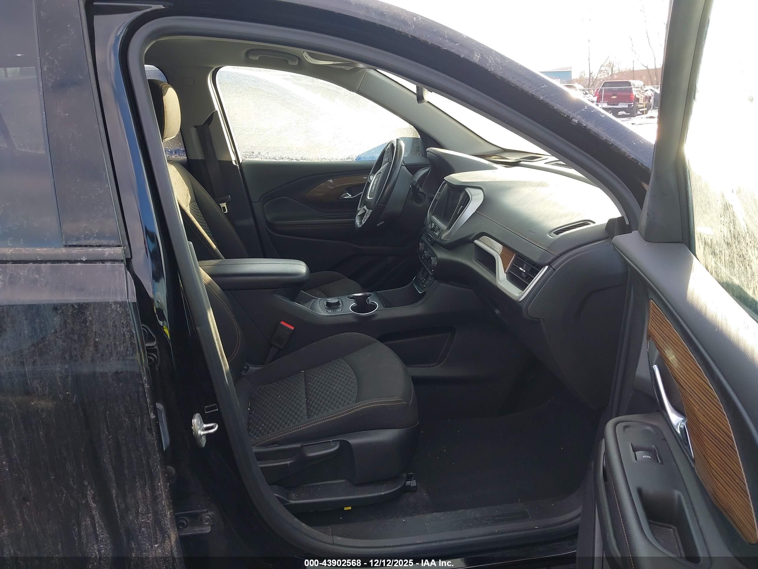 GMC TERRAIN image 5