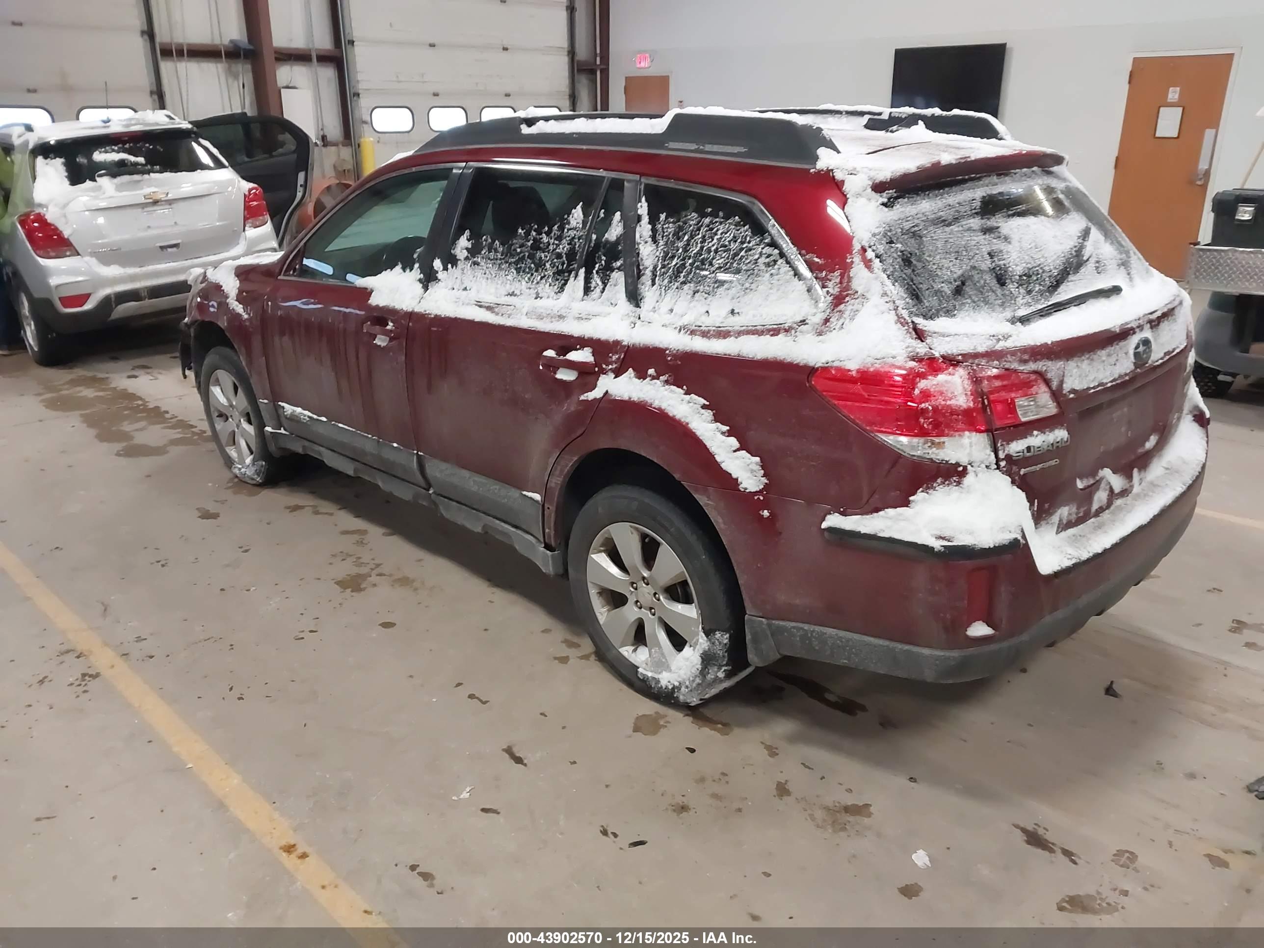 SUBARU OUTBACK image 3