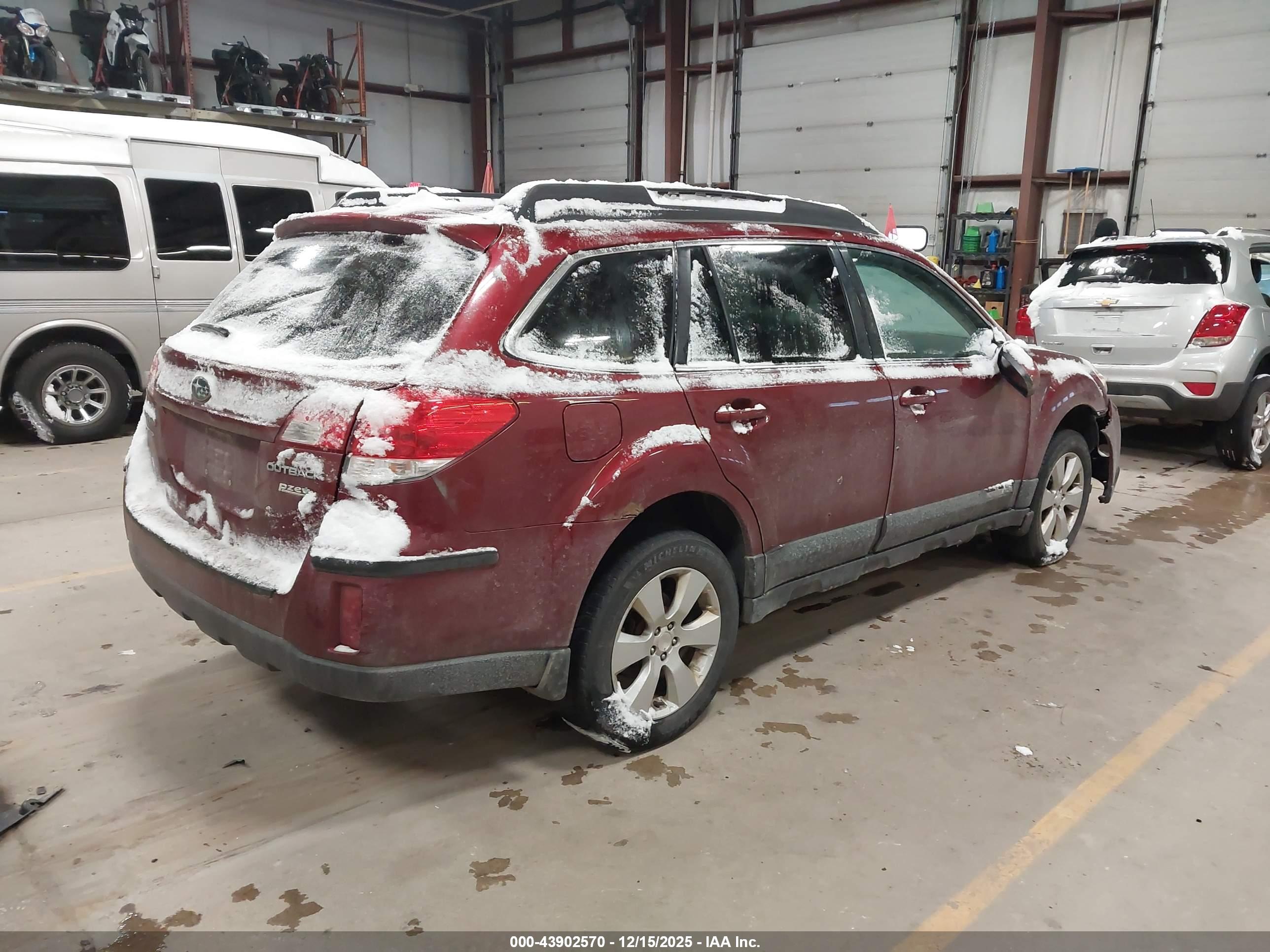 SUBARU OUTBACK image 4