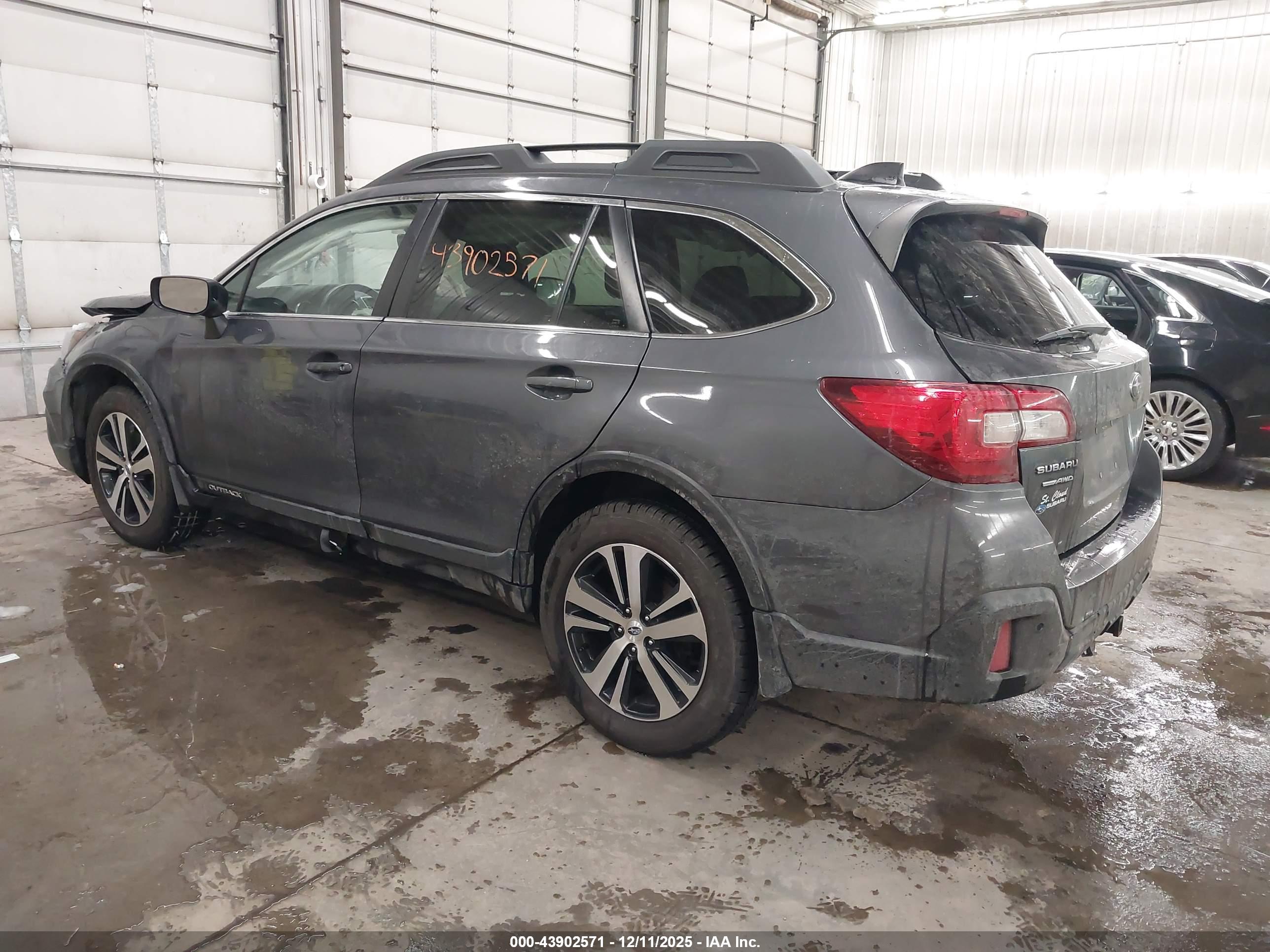 SUBARU OUTBACK image 3