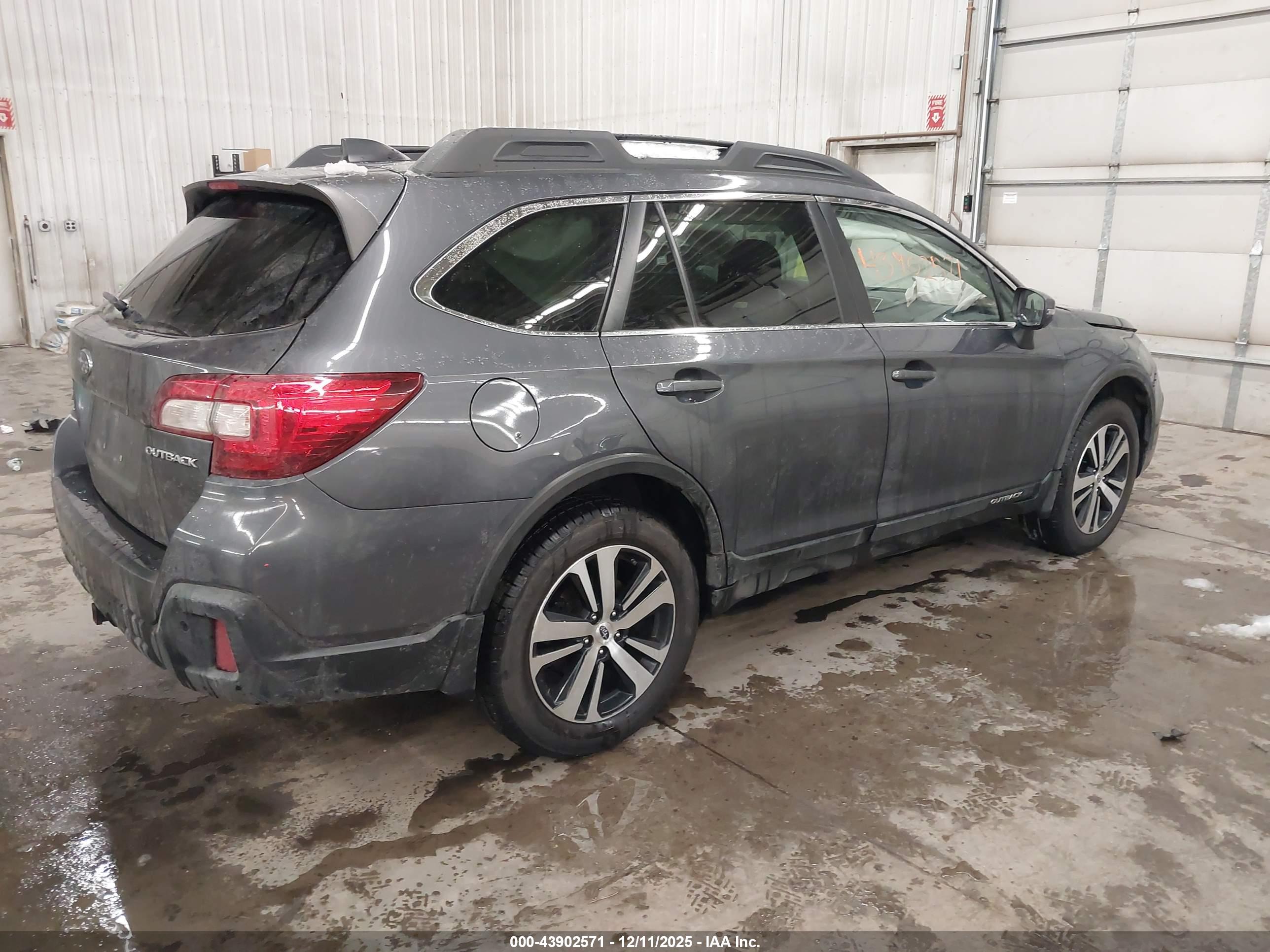 SUBARU OUTBACK image 4