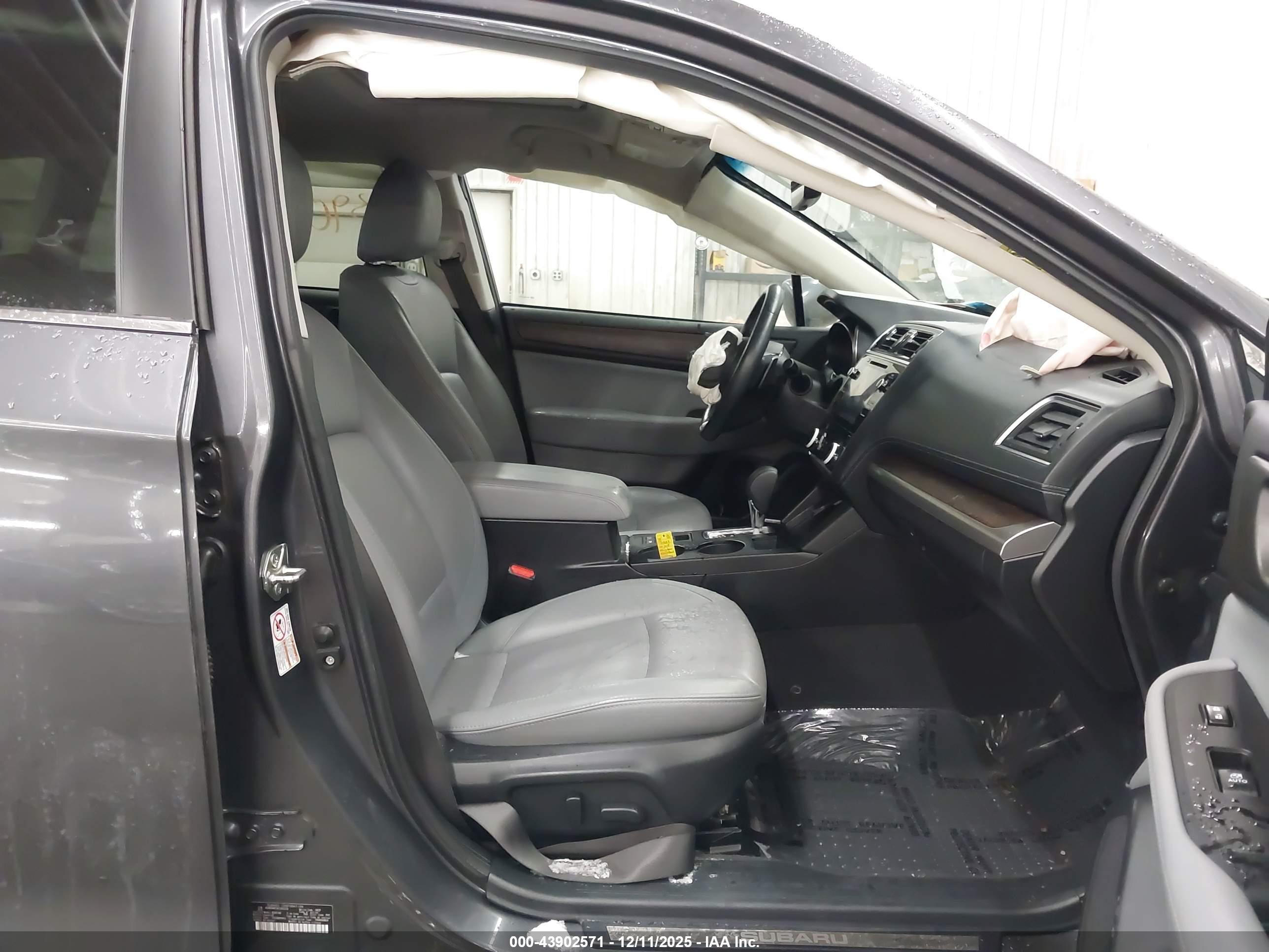 SUBARU OUTBACK image 5