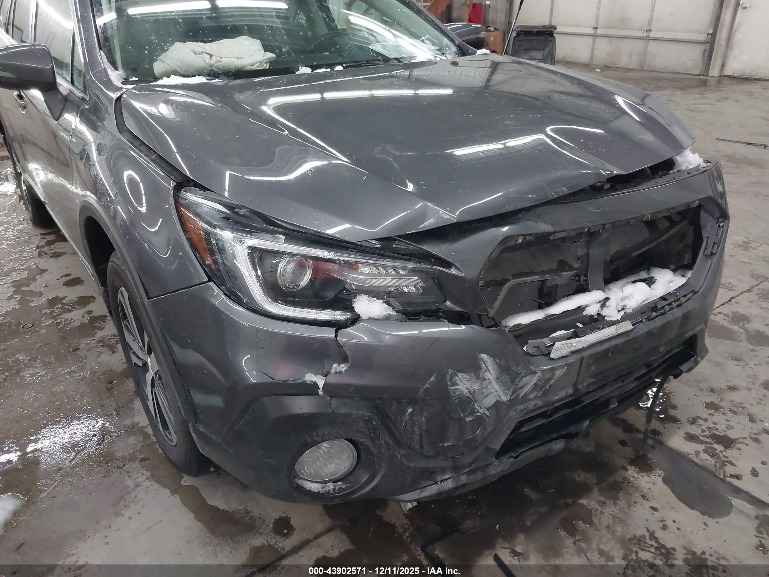 SUBARU OUTBACK image 6