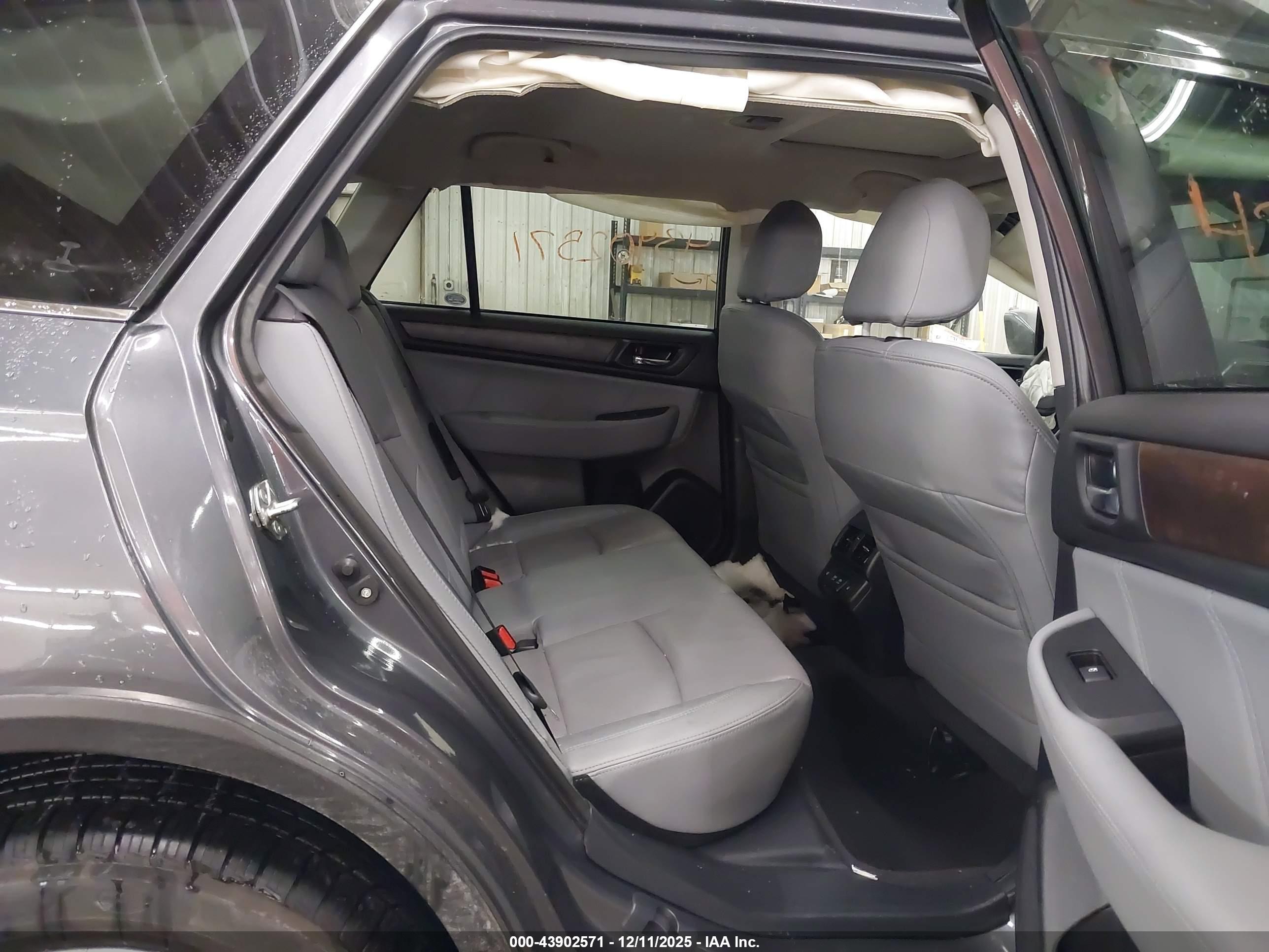 SUBARU OUTBACK image 8