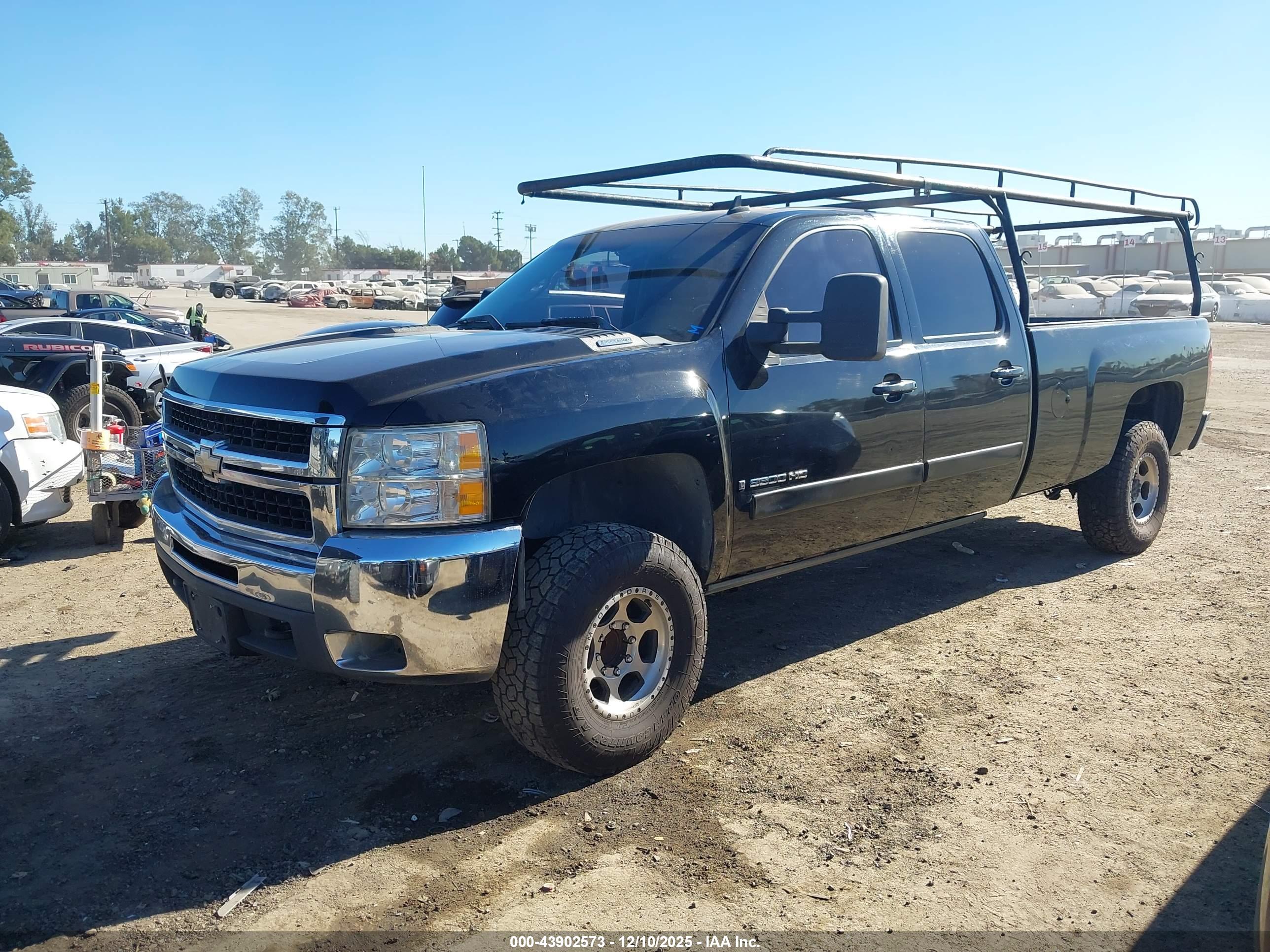 CHEVROLET SILVERADO image 2
