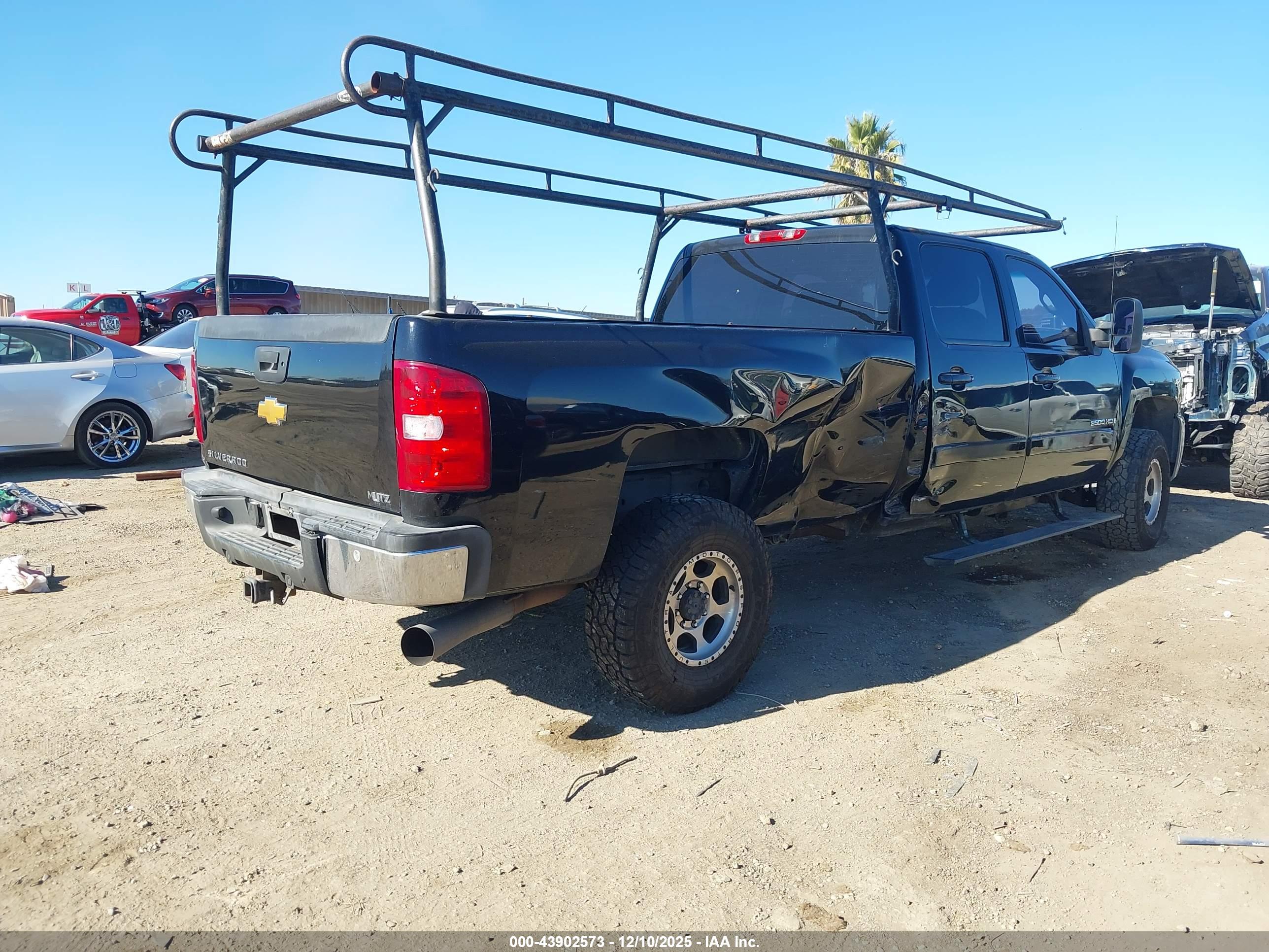 CHEVROLET SILVERADO image 4