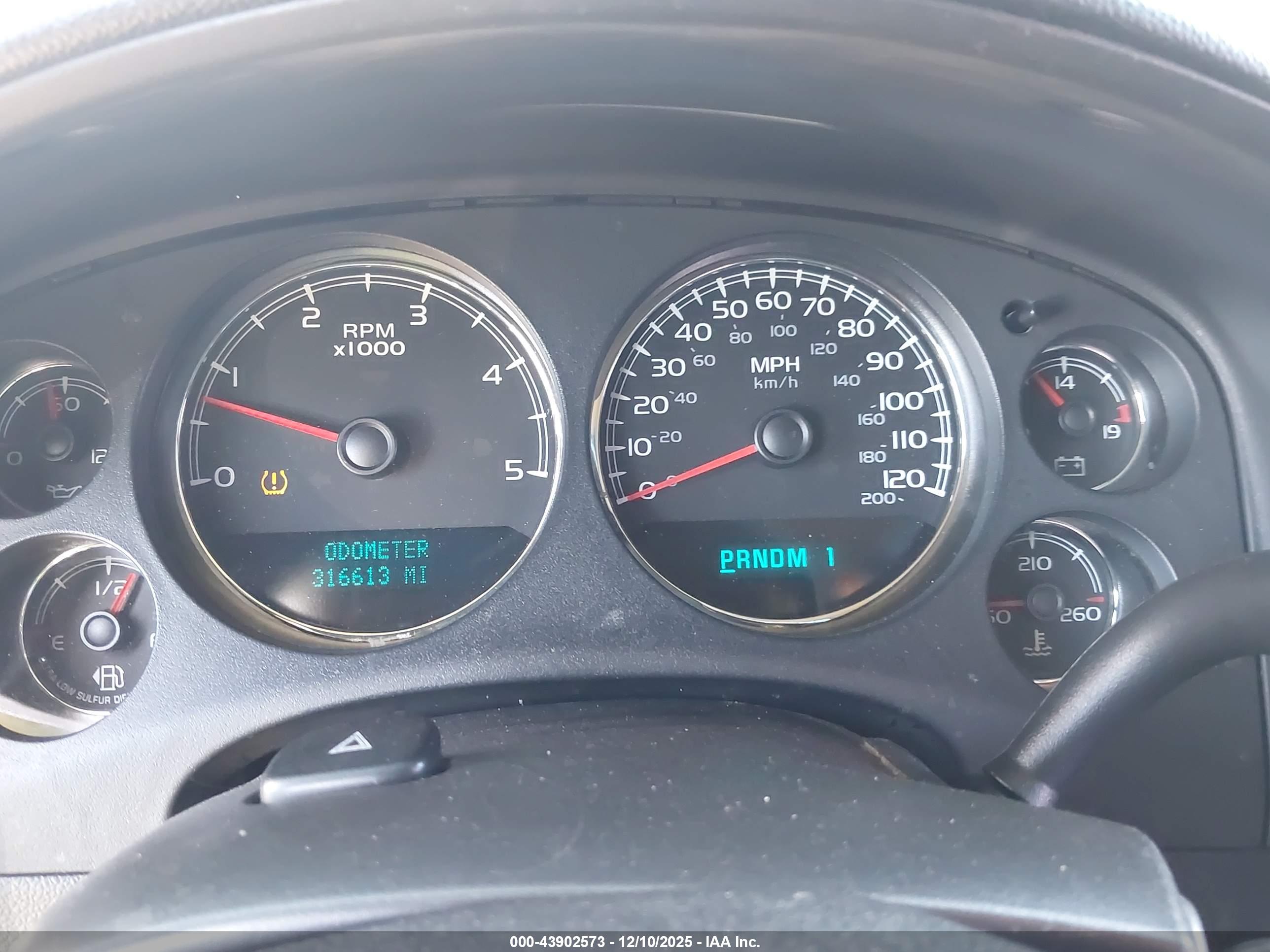 CHEVROLET SILVERADO image 7
