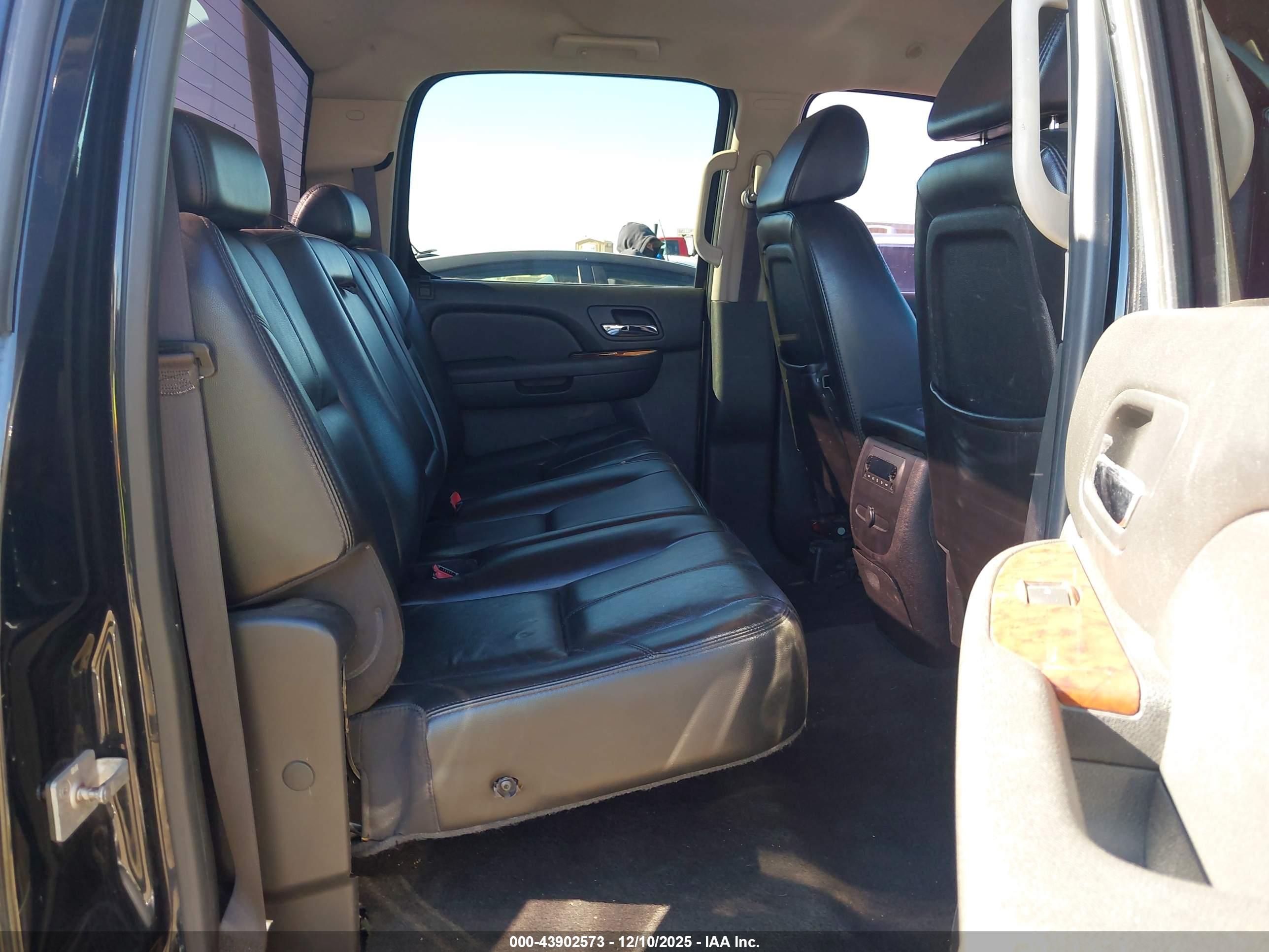 CHEVROLET SILVERADO image 8