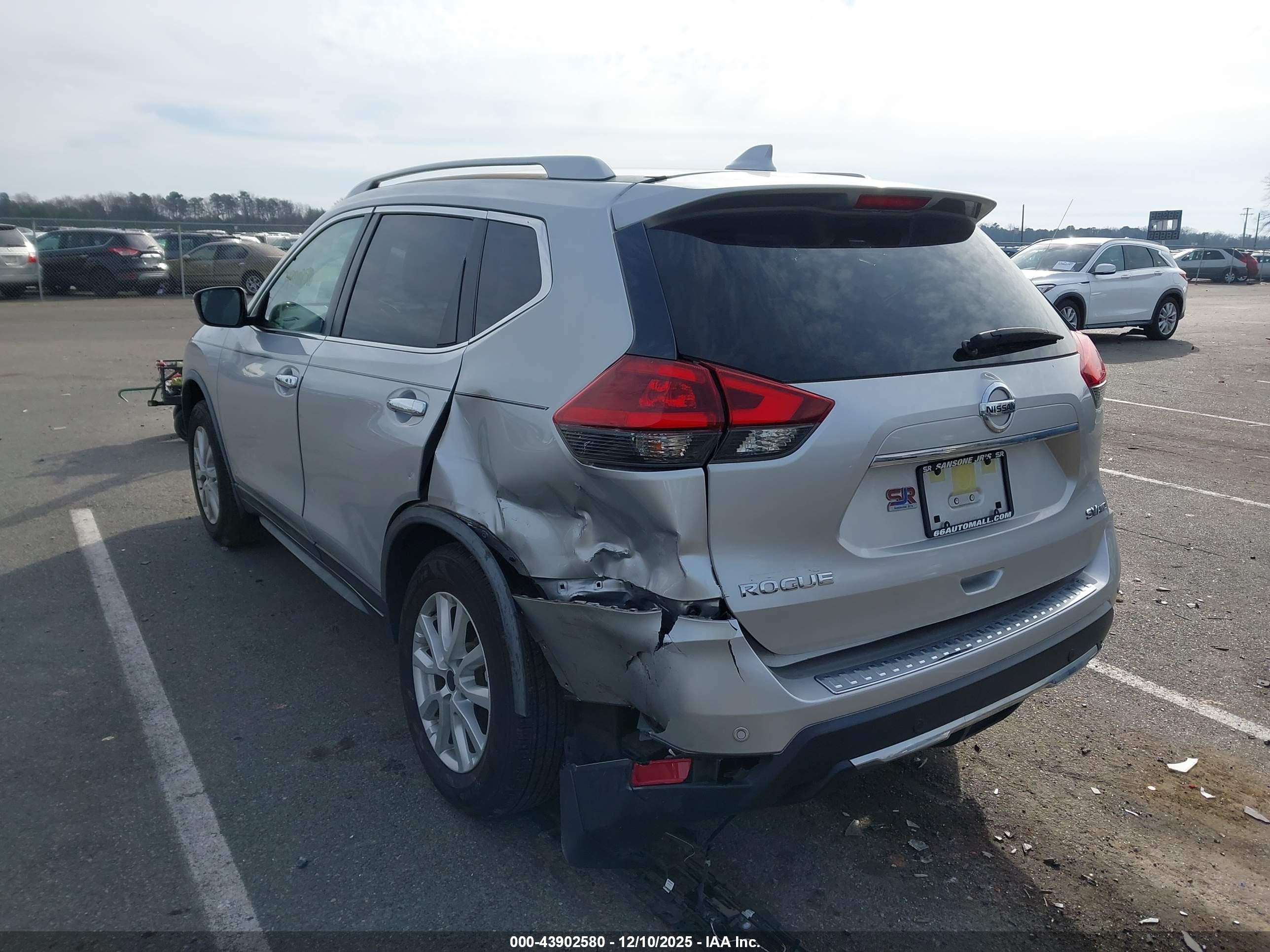 NISSAN ROGUE image 3