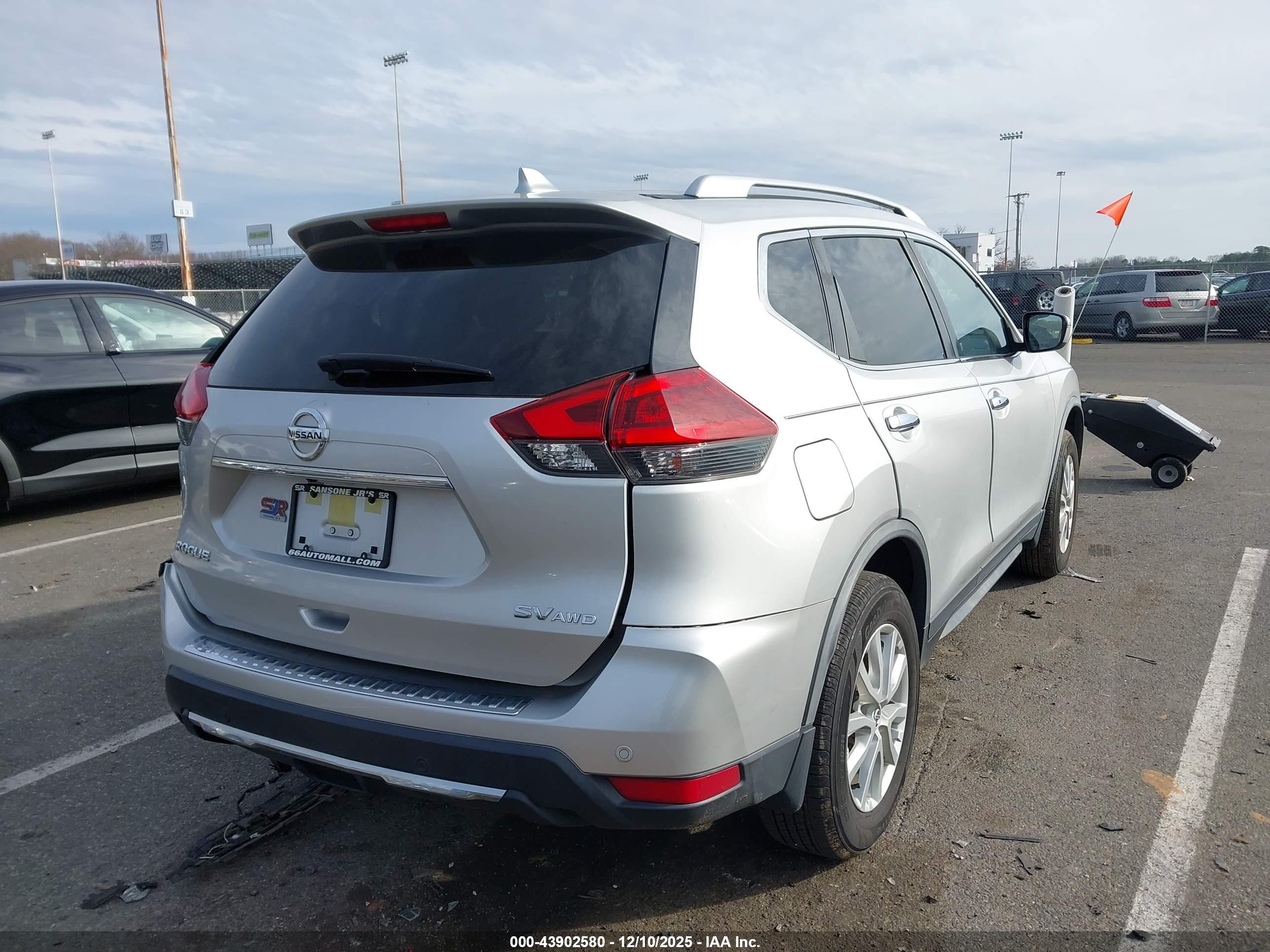 NISSAN ROGUE image 4