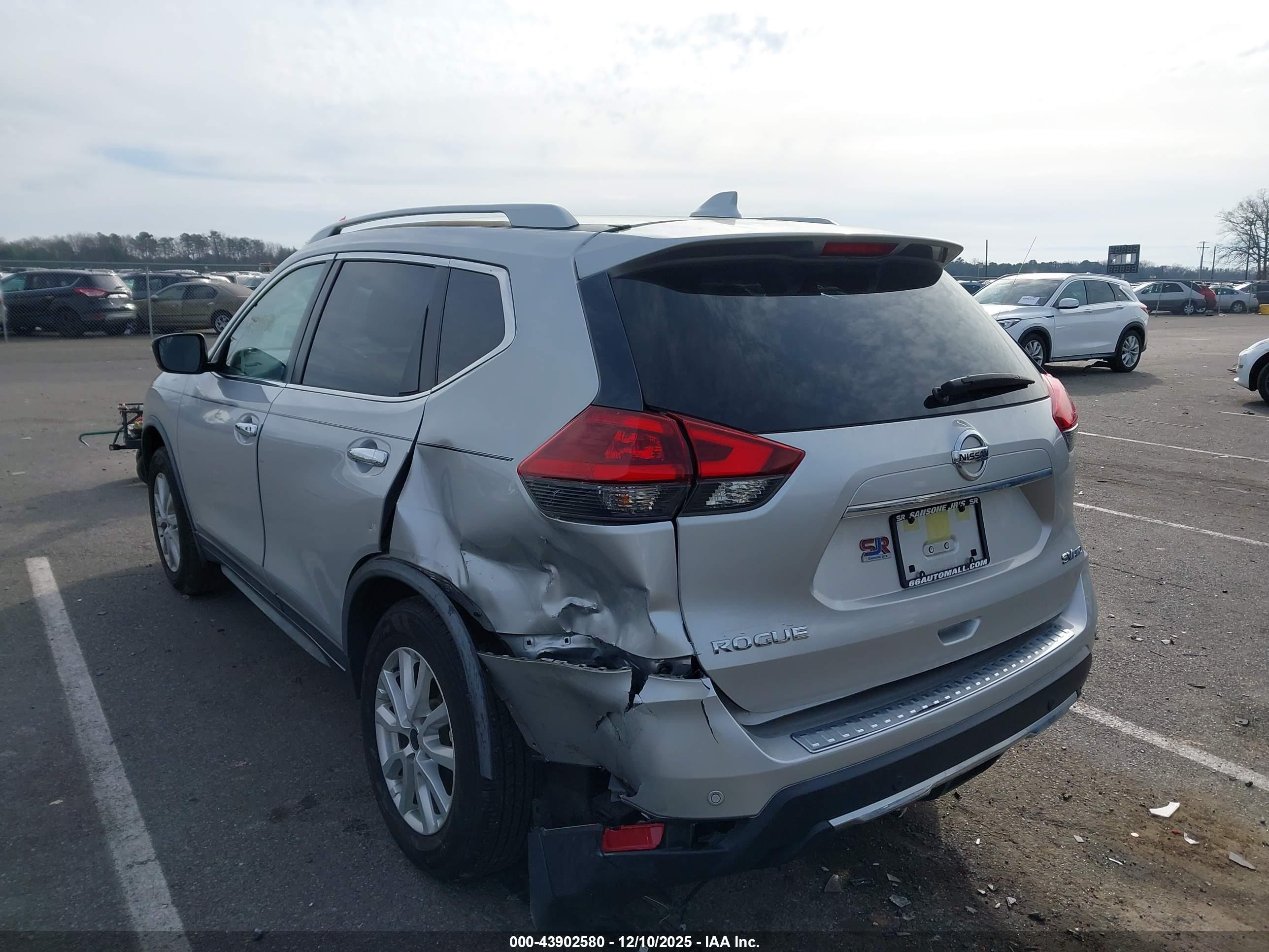 NISSAN ROGUE image 6