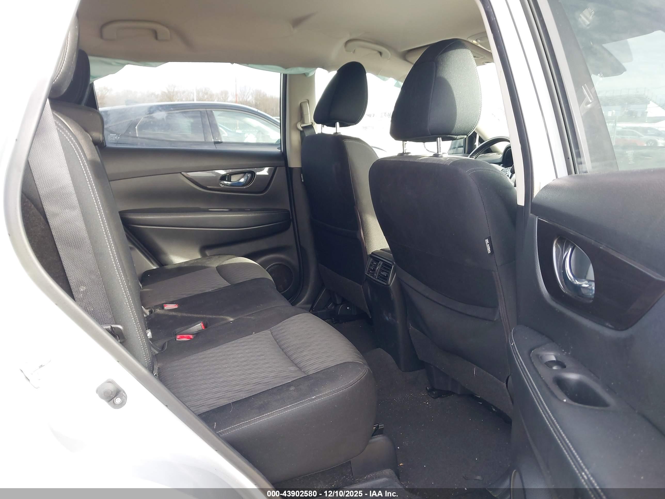 NISSAN ROGUE image 8