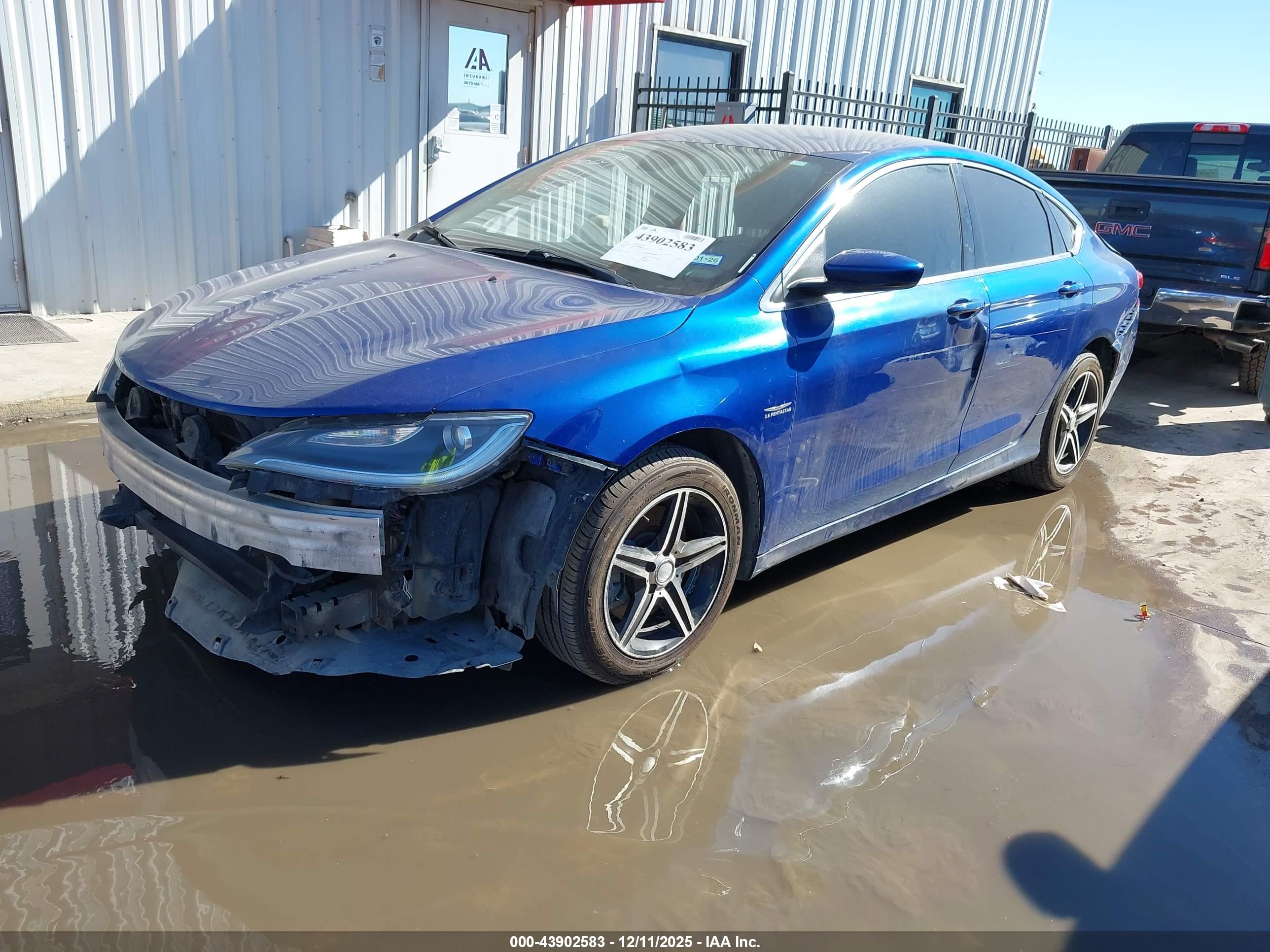 CHRYSLER 200 image 2