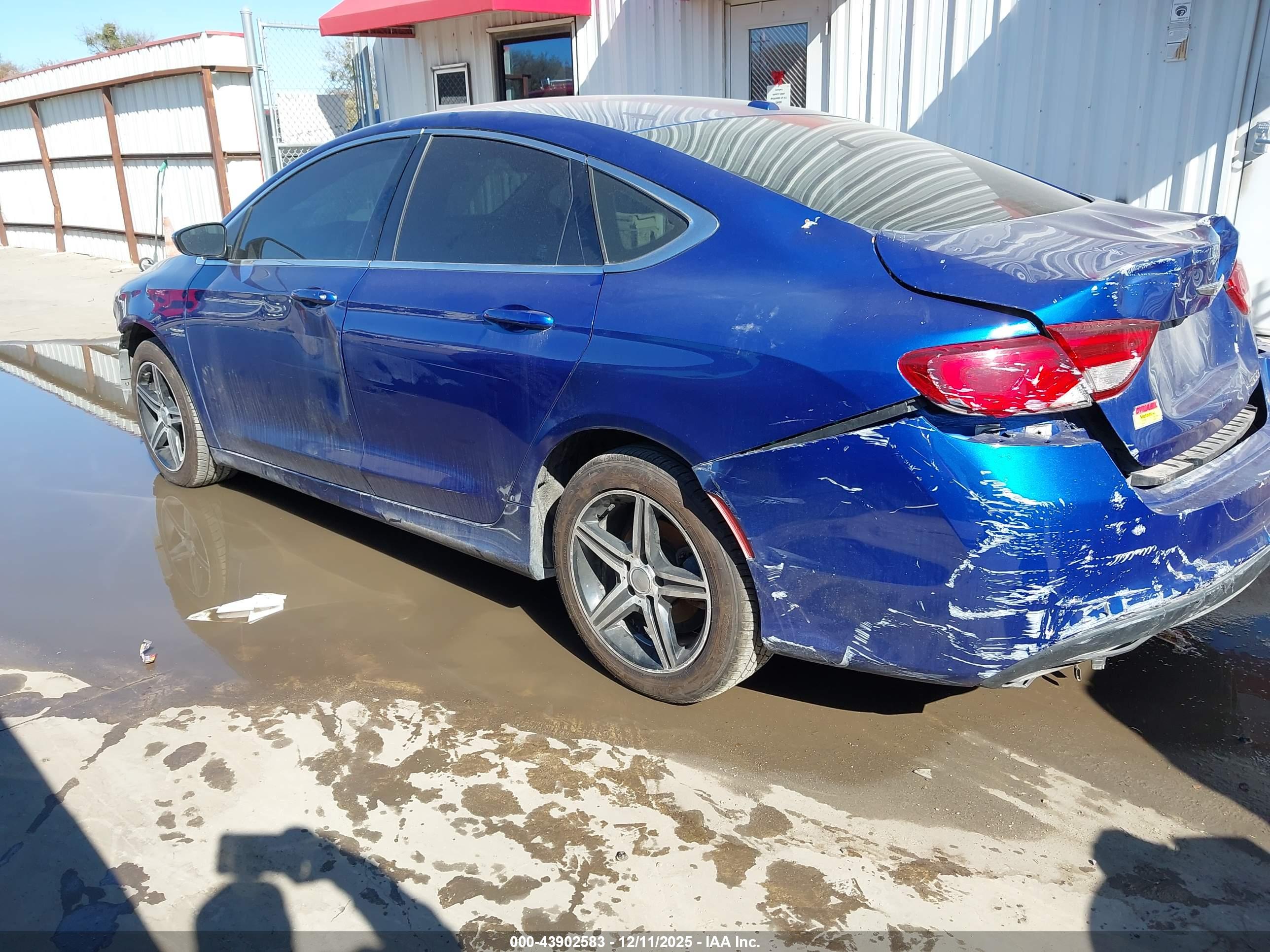 CHRYSLER 200 image 3