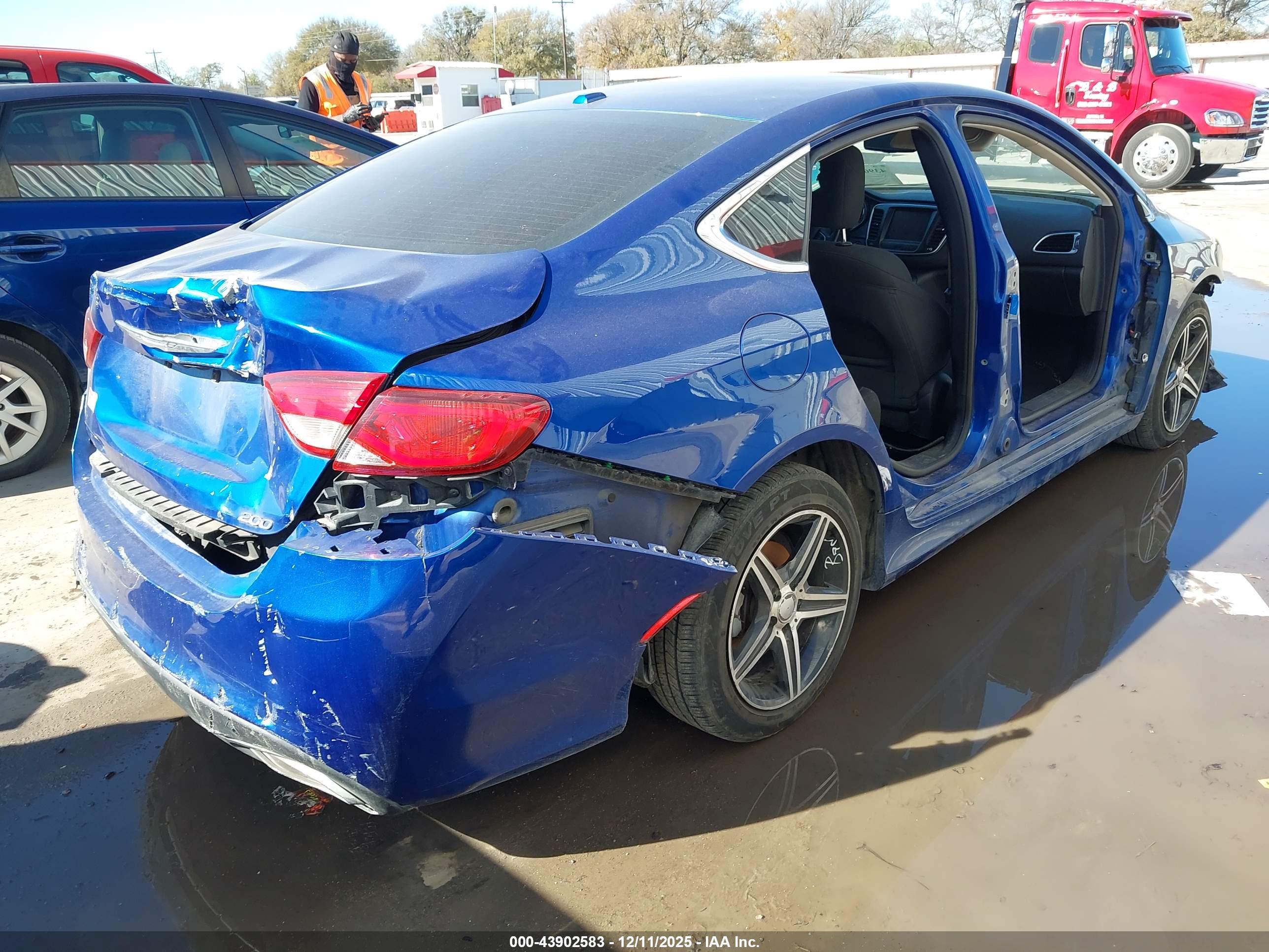 CHRYSLER 200 image 4