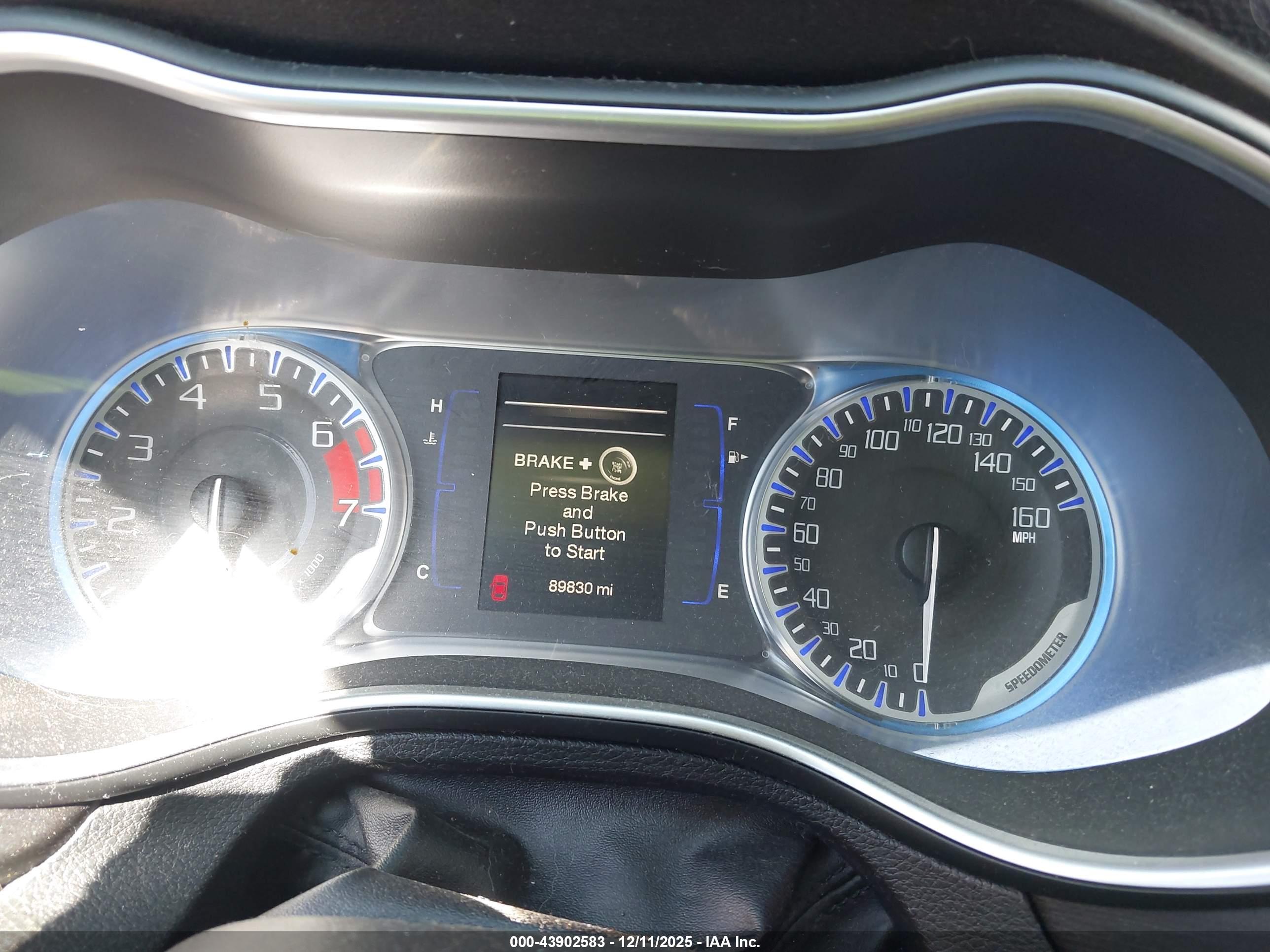 CHRYSLER 200 image 7