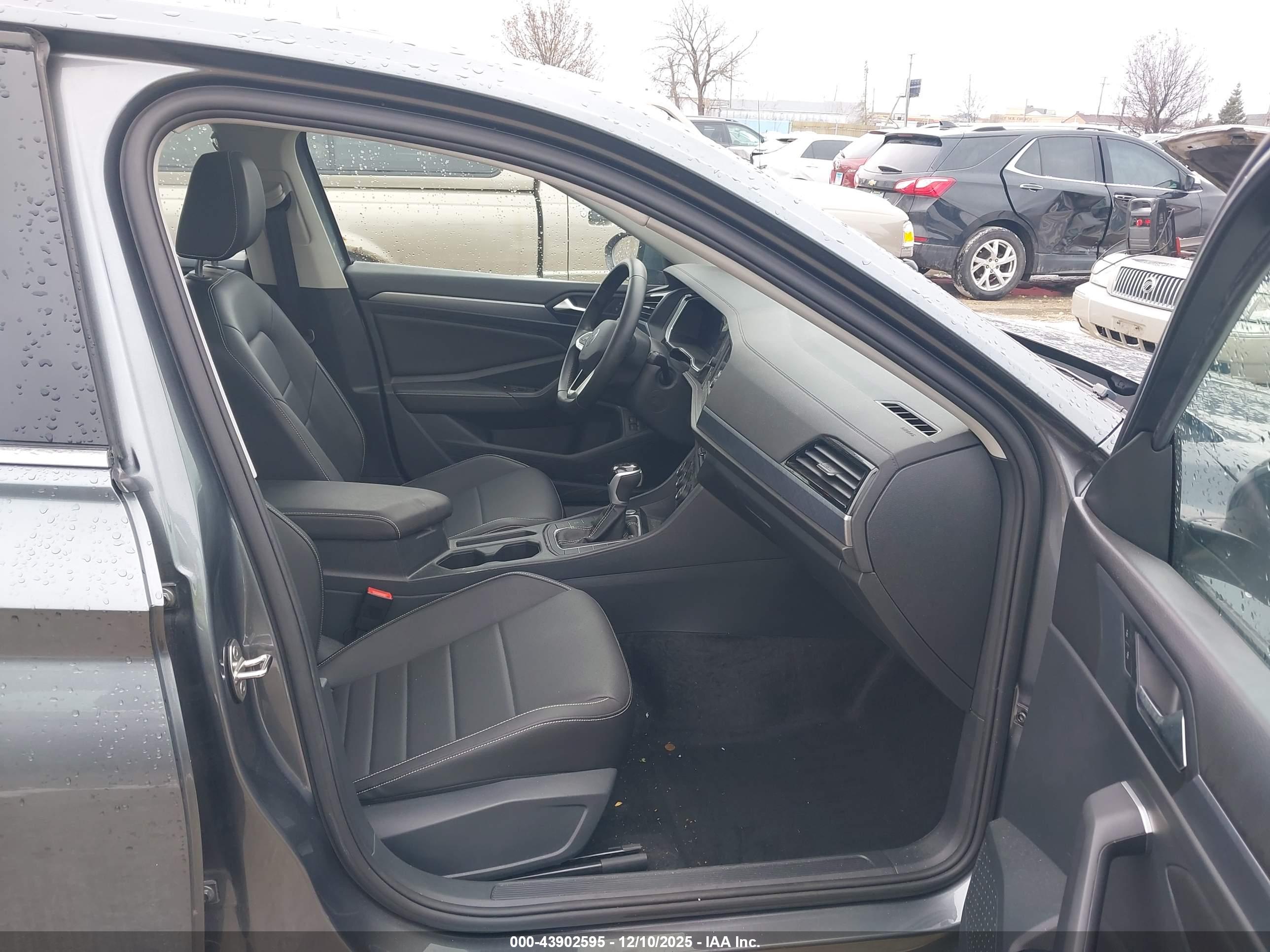 VOLKSWAGEN JETTA image 5