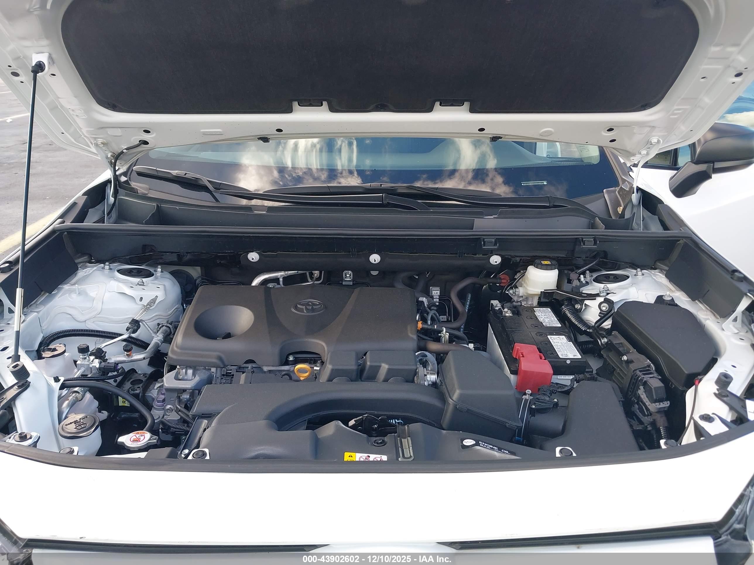 TOYOTA RAV4 image 10