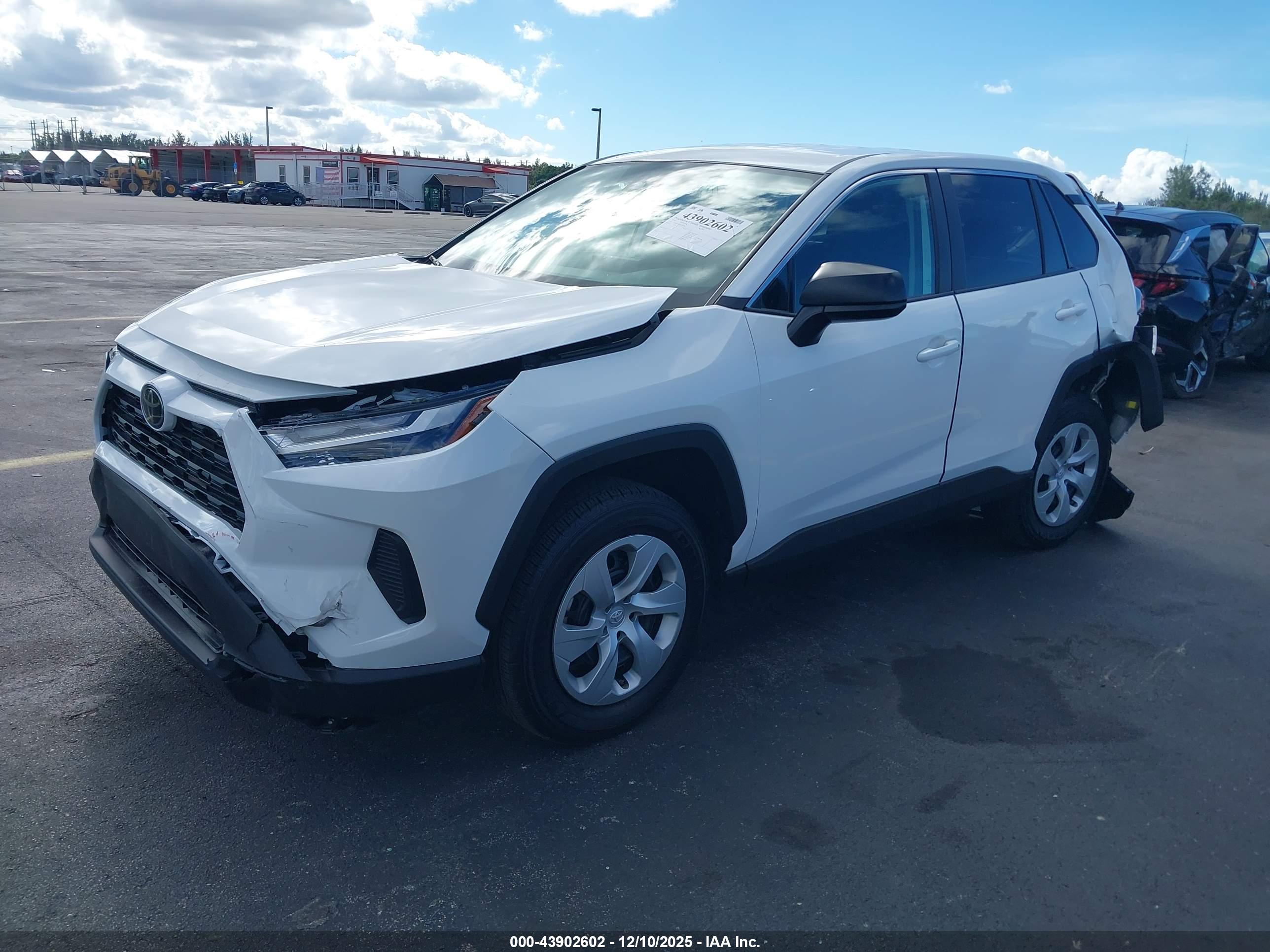 TOYOTA RAV4 image 2