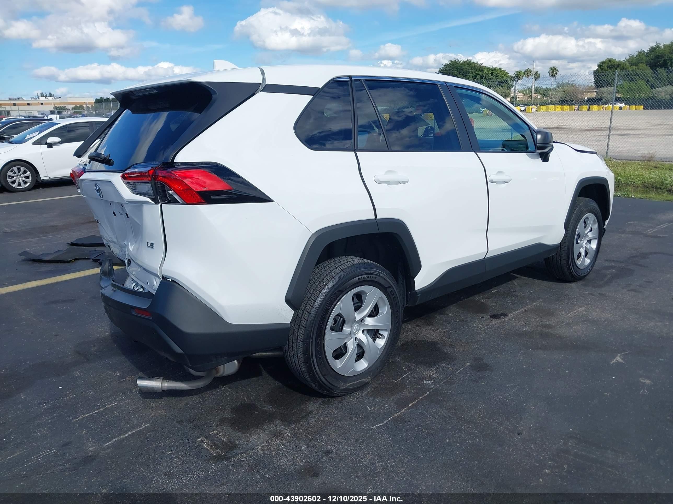 TOYOTA RAV4 image 4