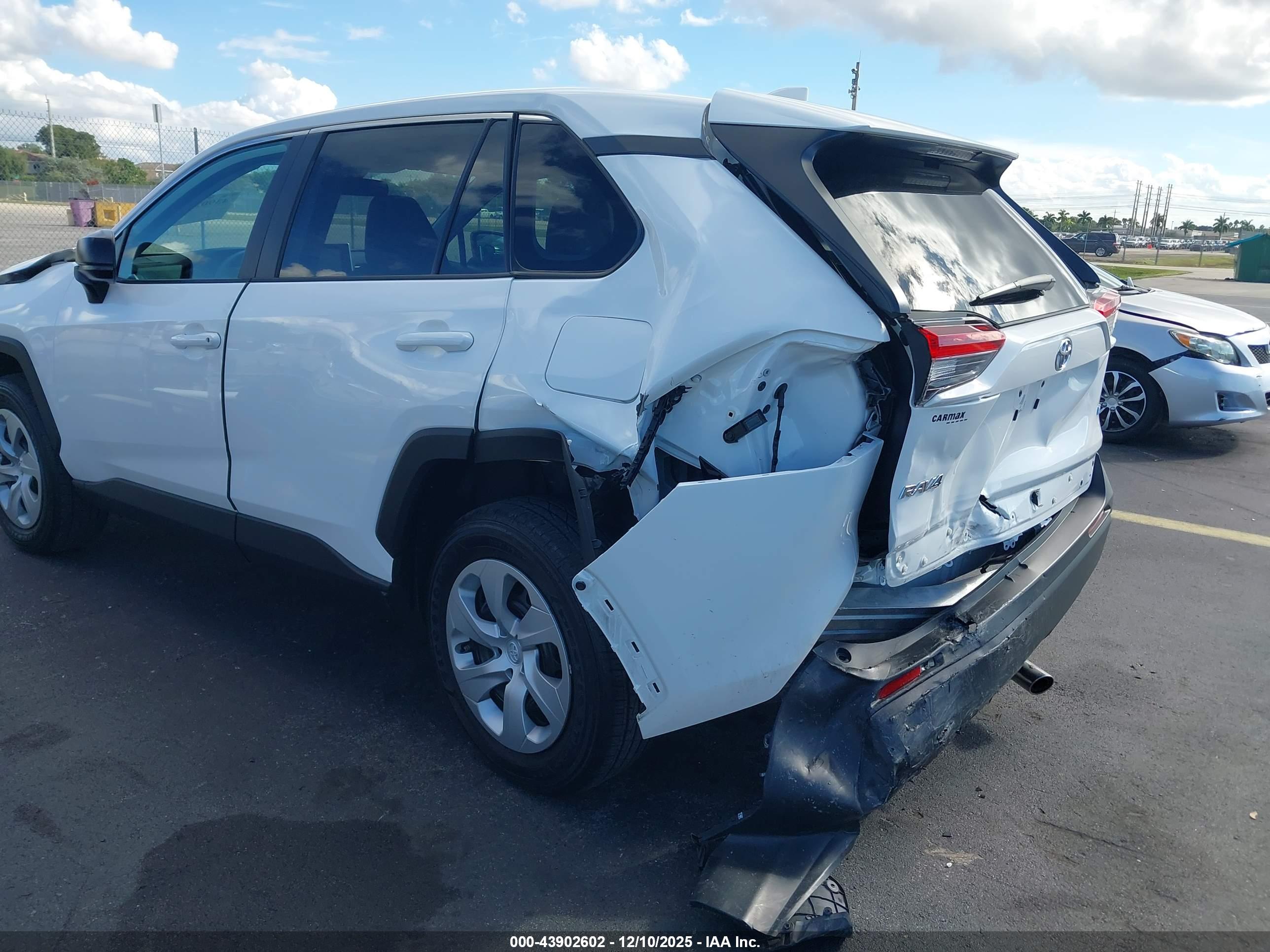 TOYOTA RAV4 image 6