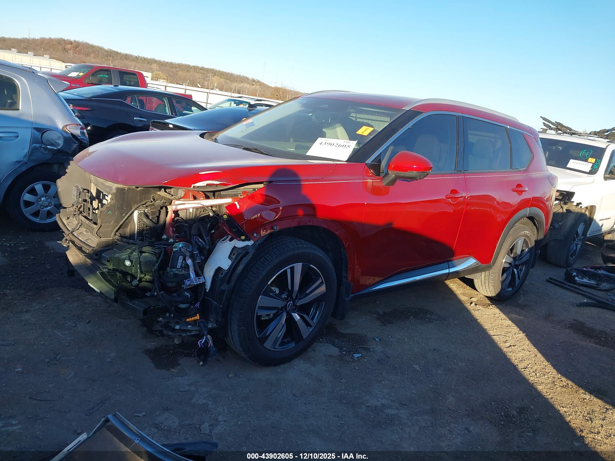 NISSAN ROGUE image 2