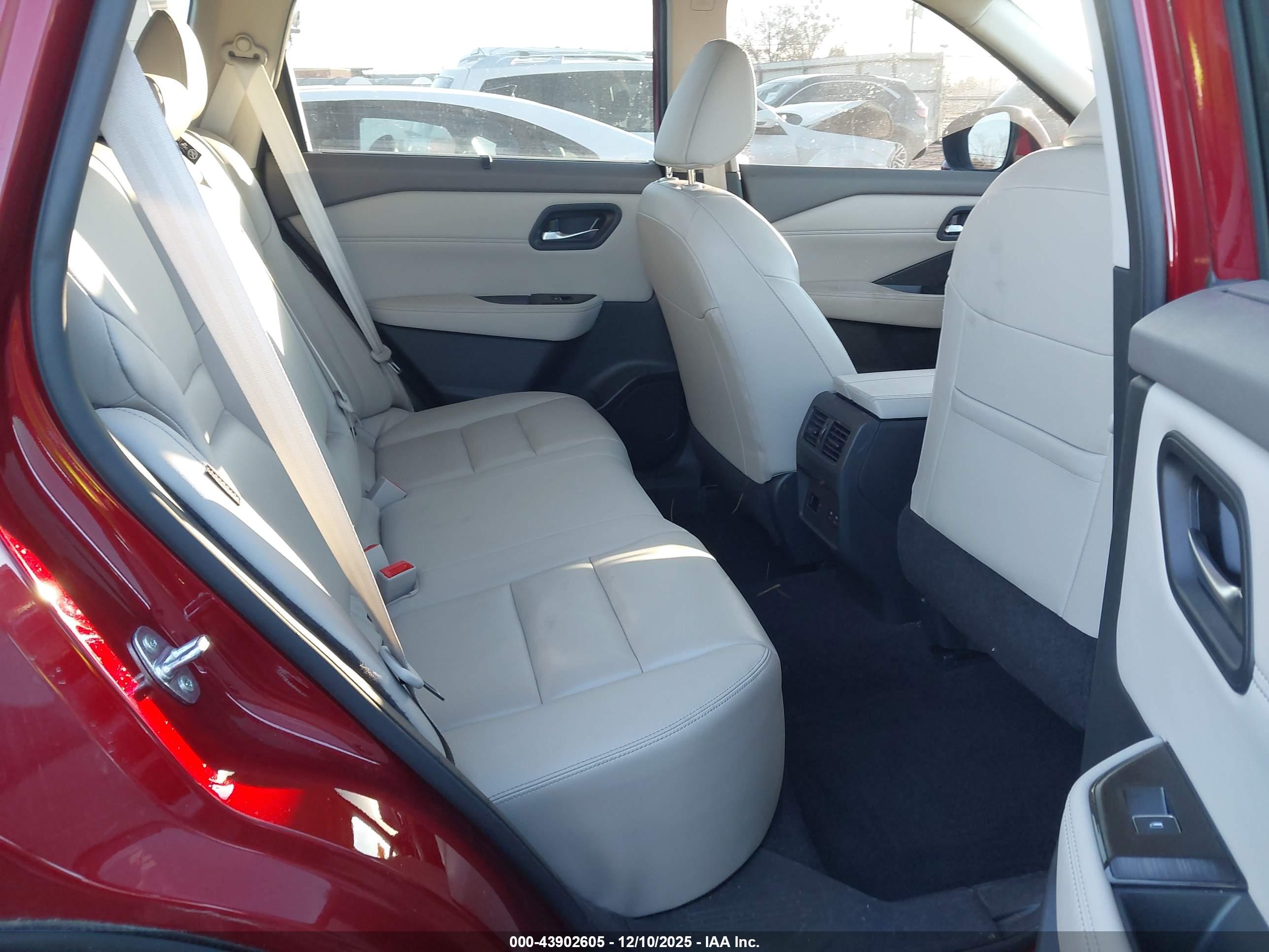 NISSAN ROGUE image 8