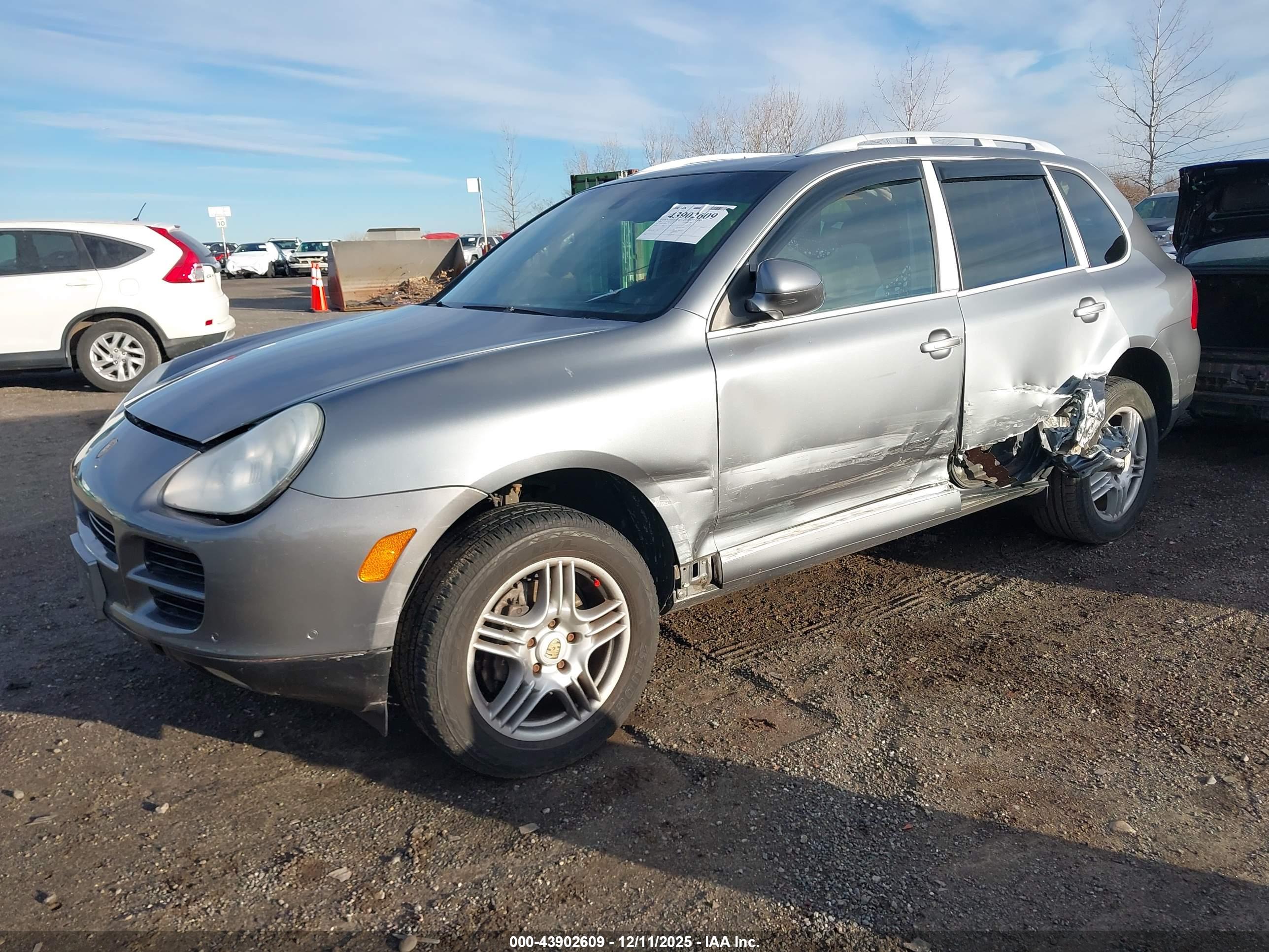 PORSCHE CAYENNE image 2