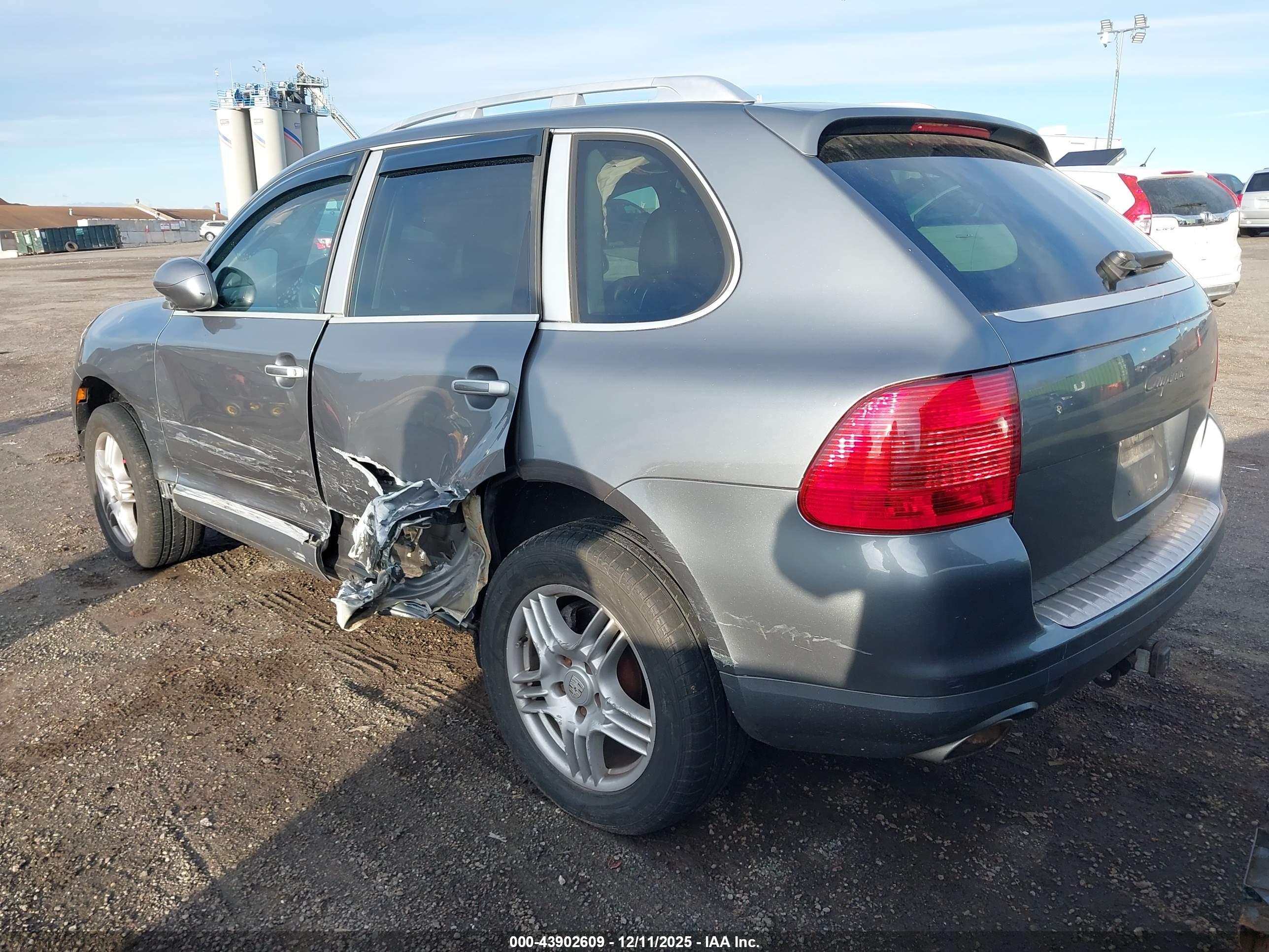 PORSCHE CAYENNE image 3