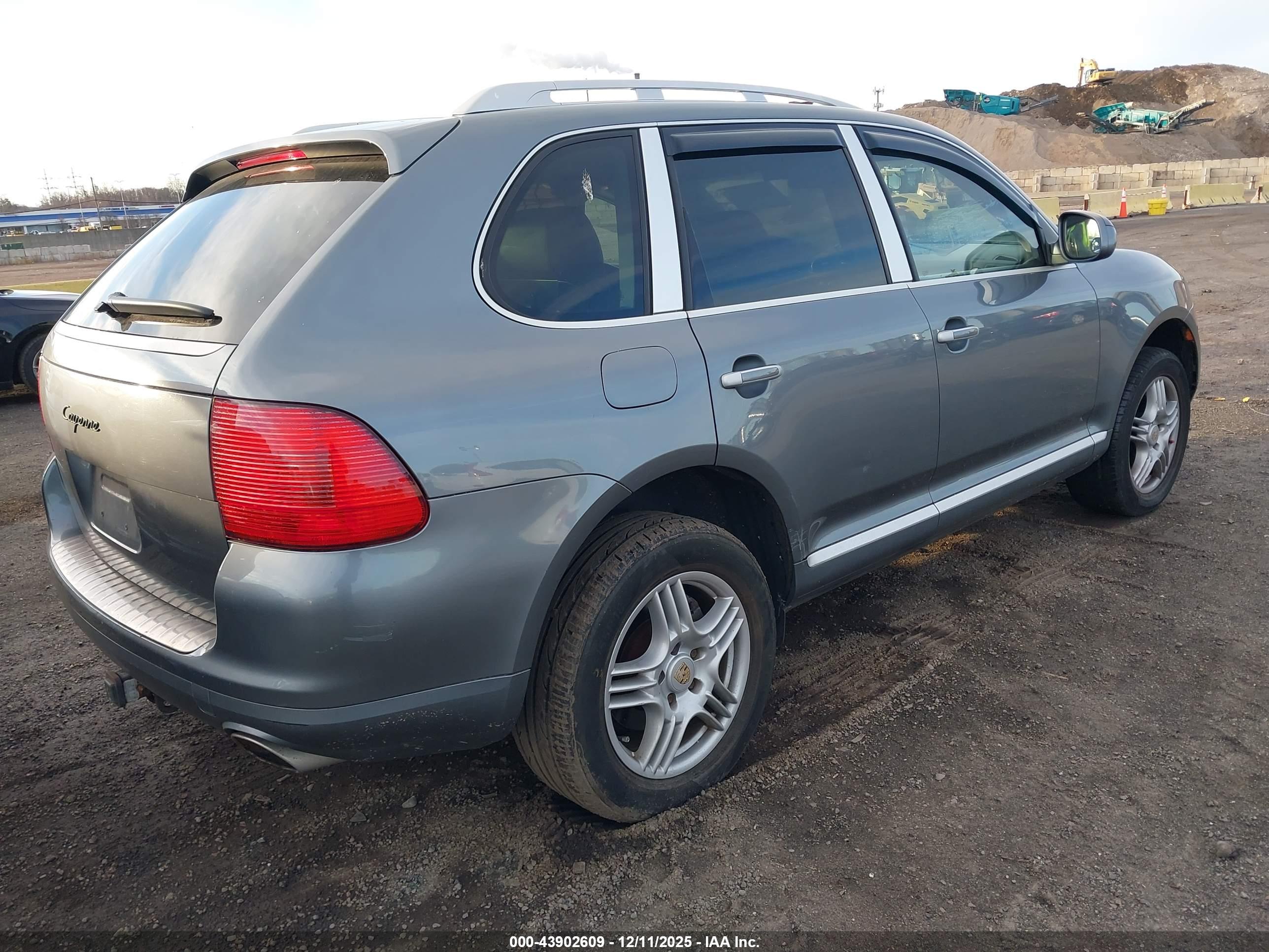 PORSCHE CAYENNE image 4