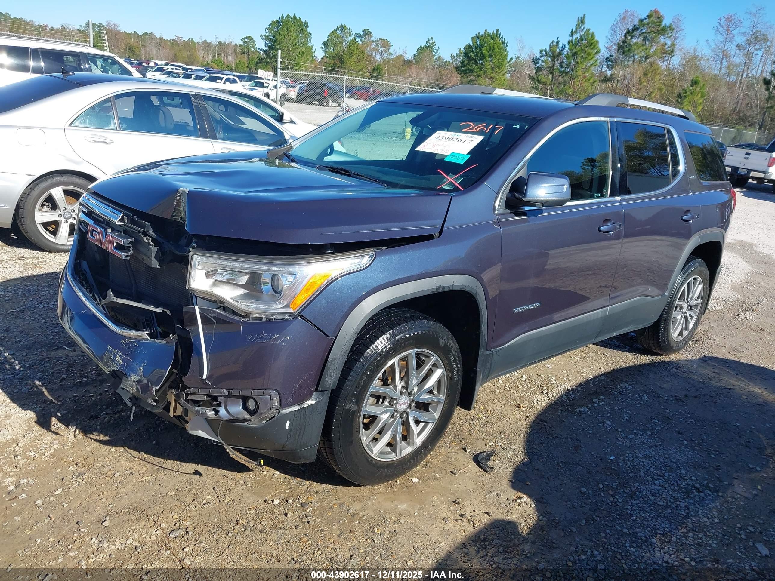 GMC ACADIA image 2
