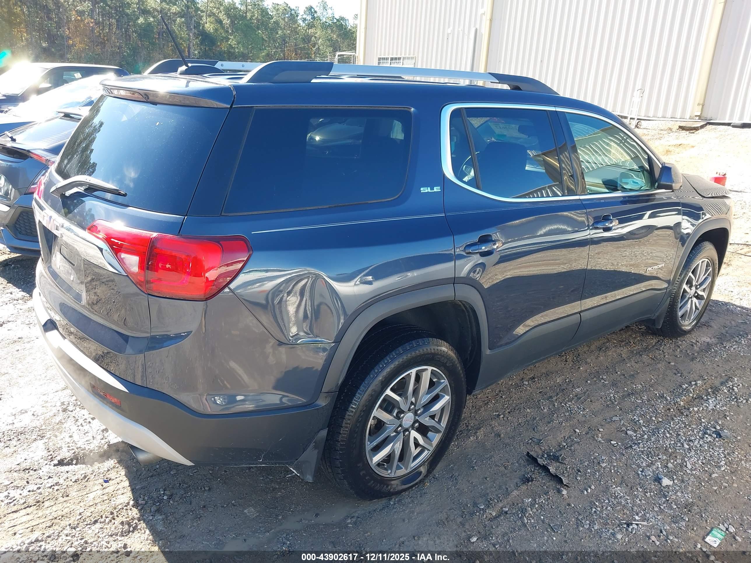 GMC ACADIA image 4