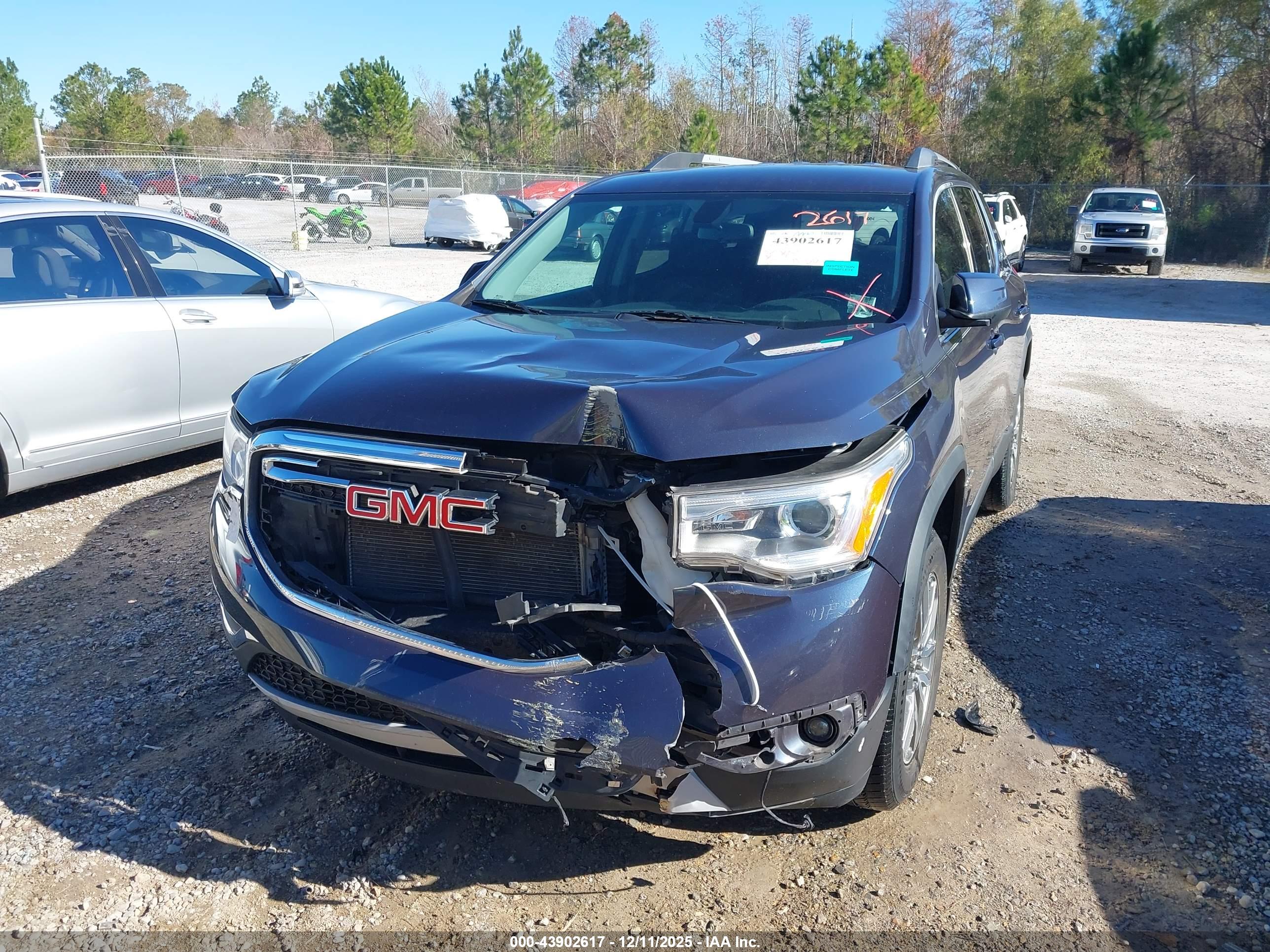 GMC ACADIA image 6