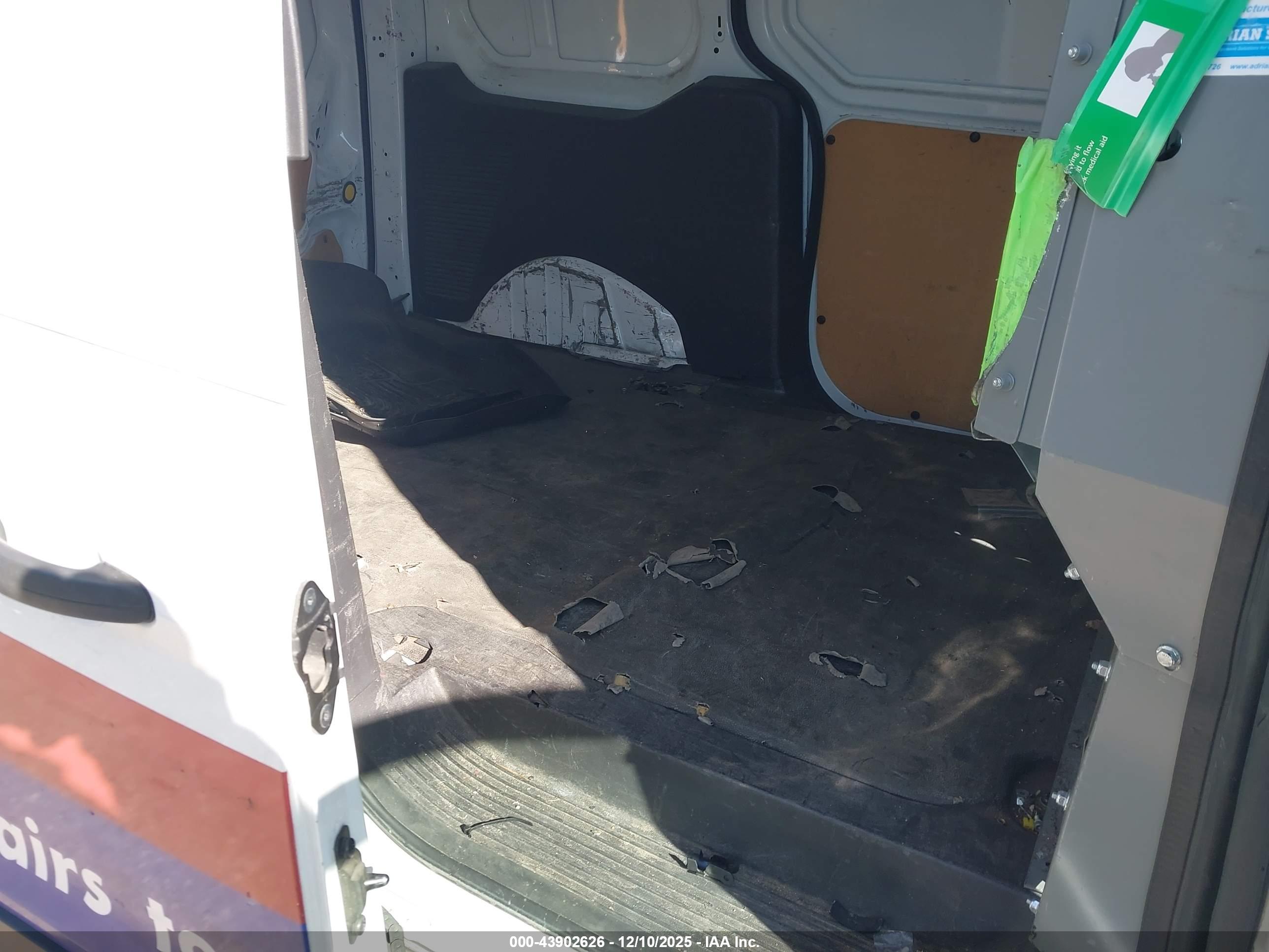 FORD TRANSIT image 8