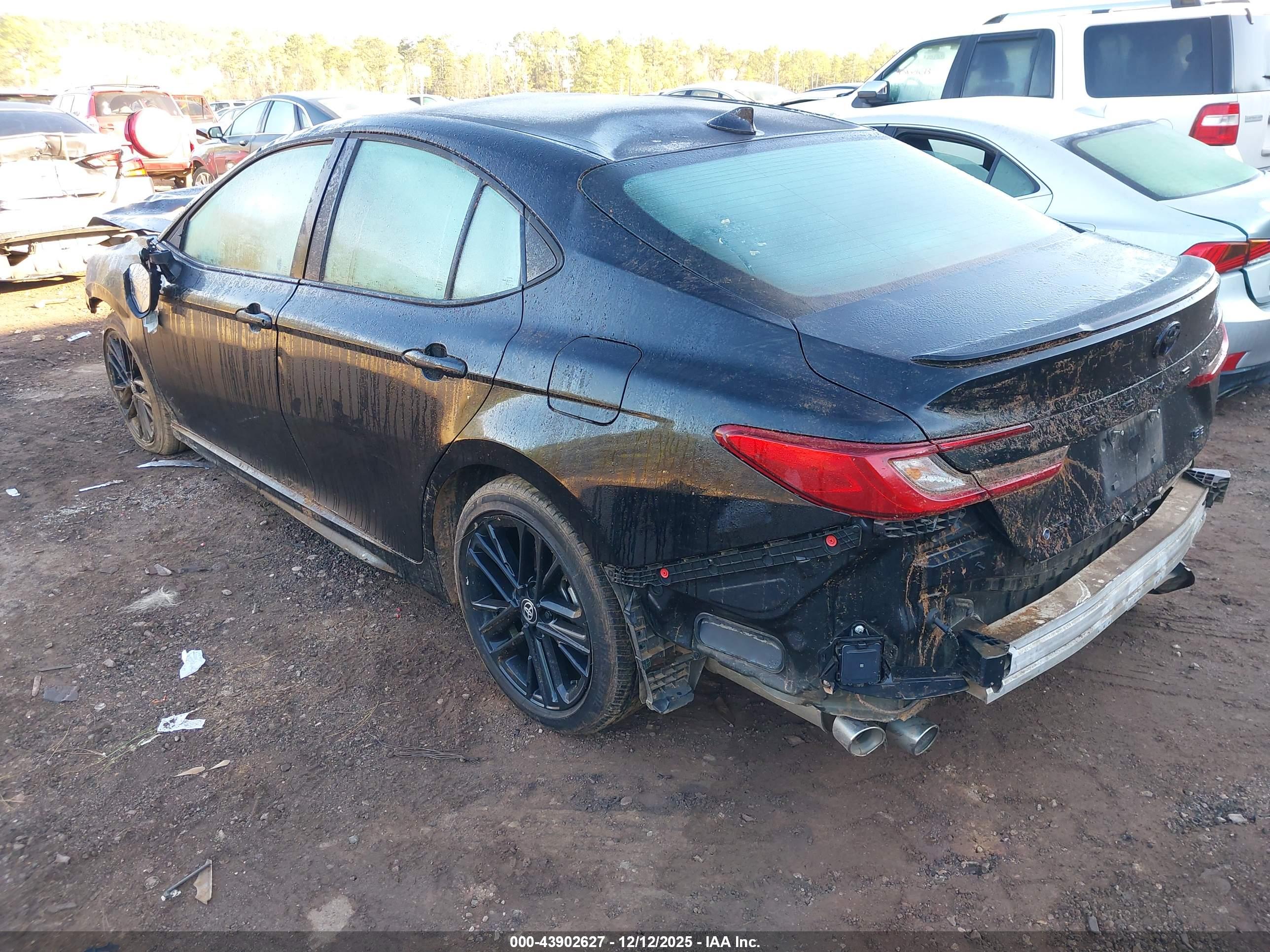 TOYOTA CAMRY image 3