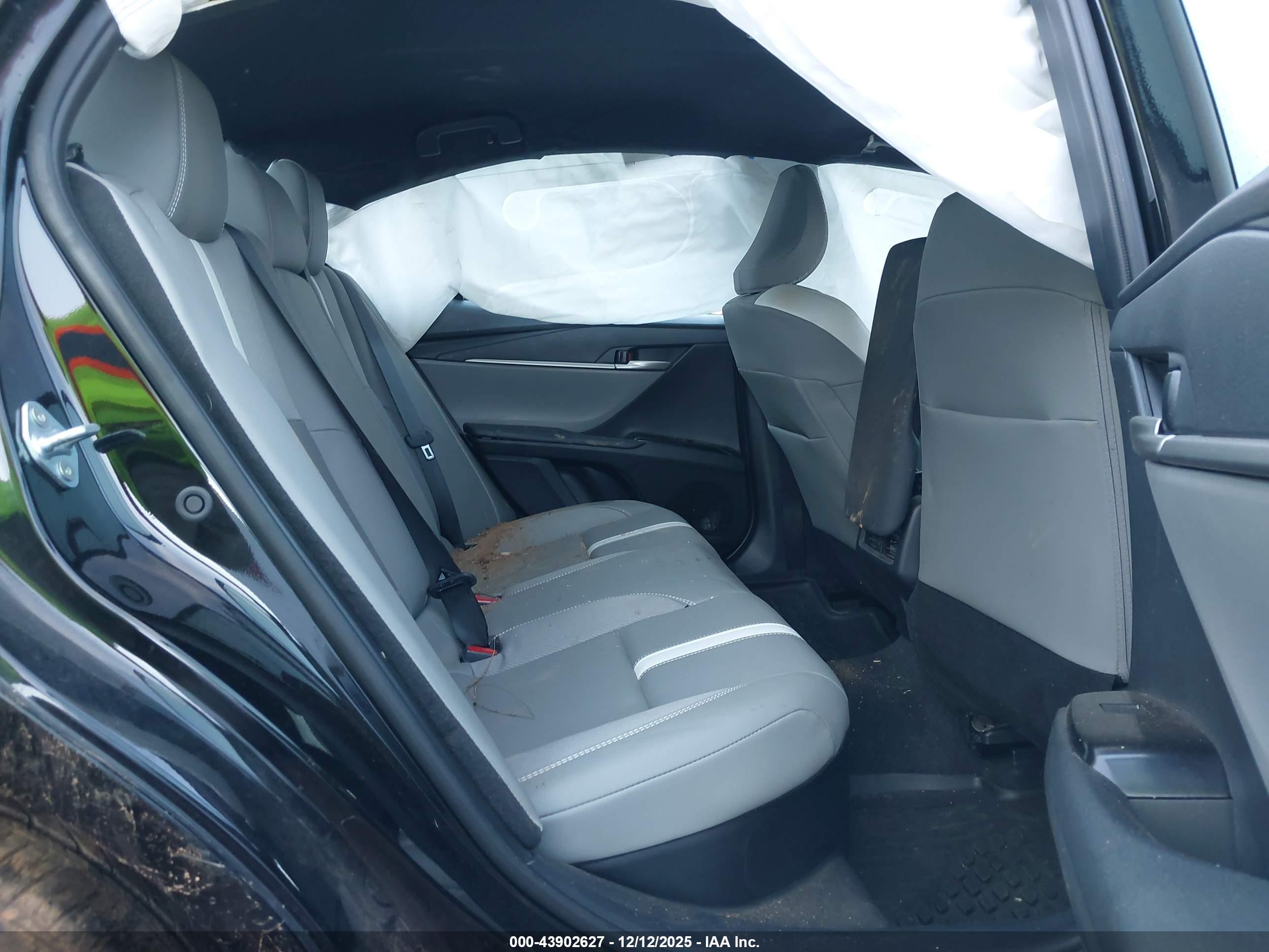 TOYOTA CAMRY image 8