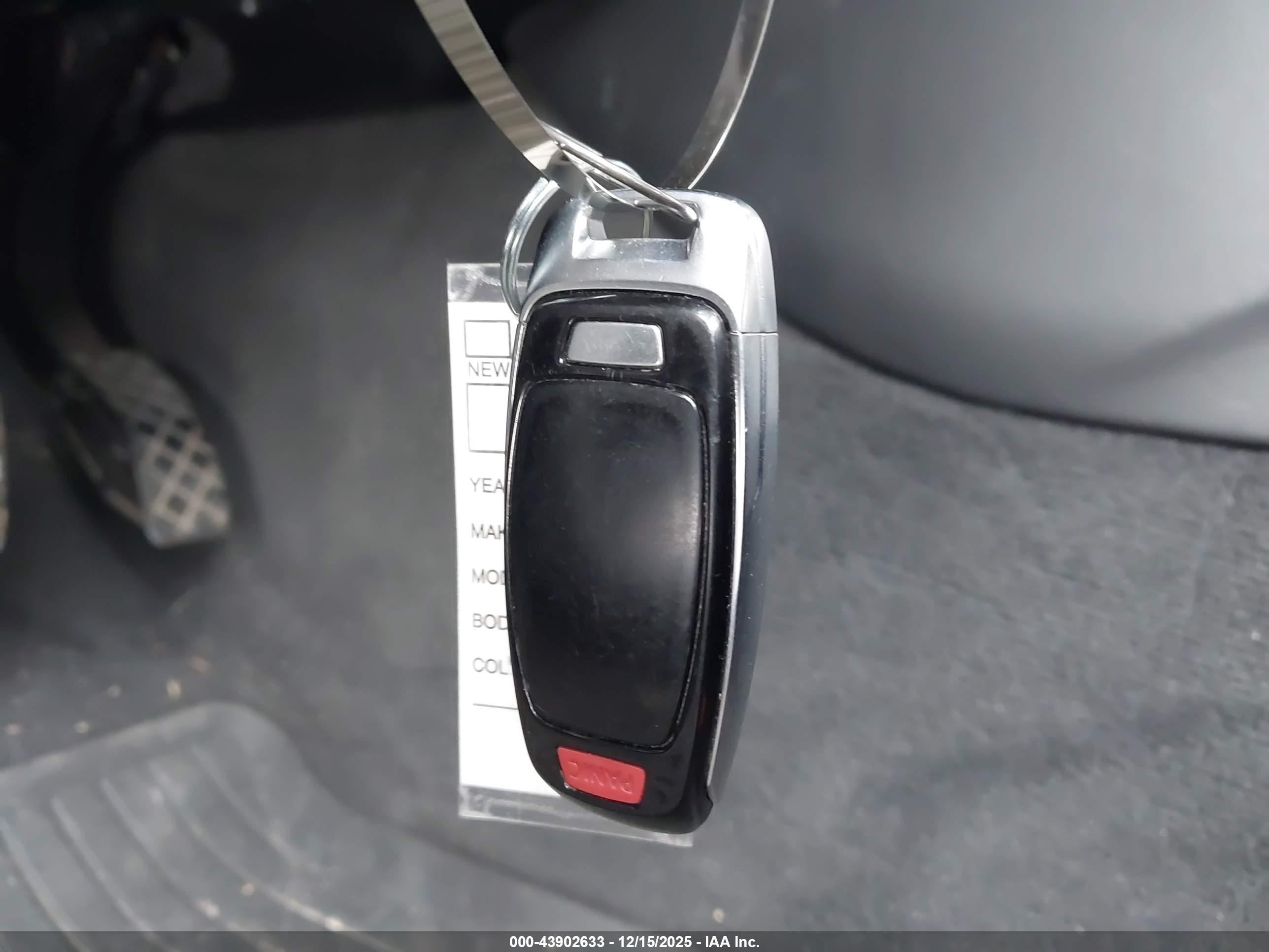 AUDI A8 image 11