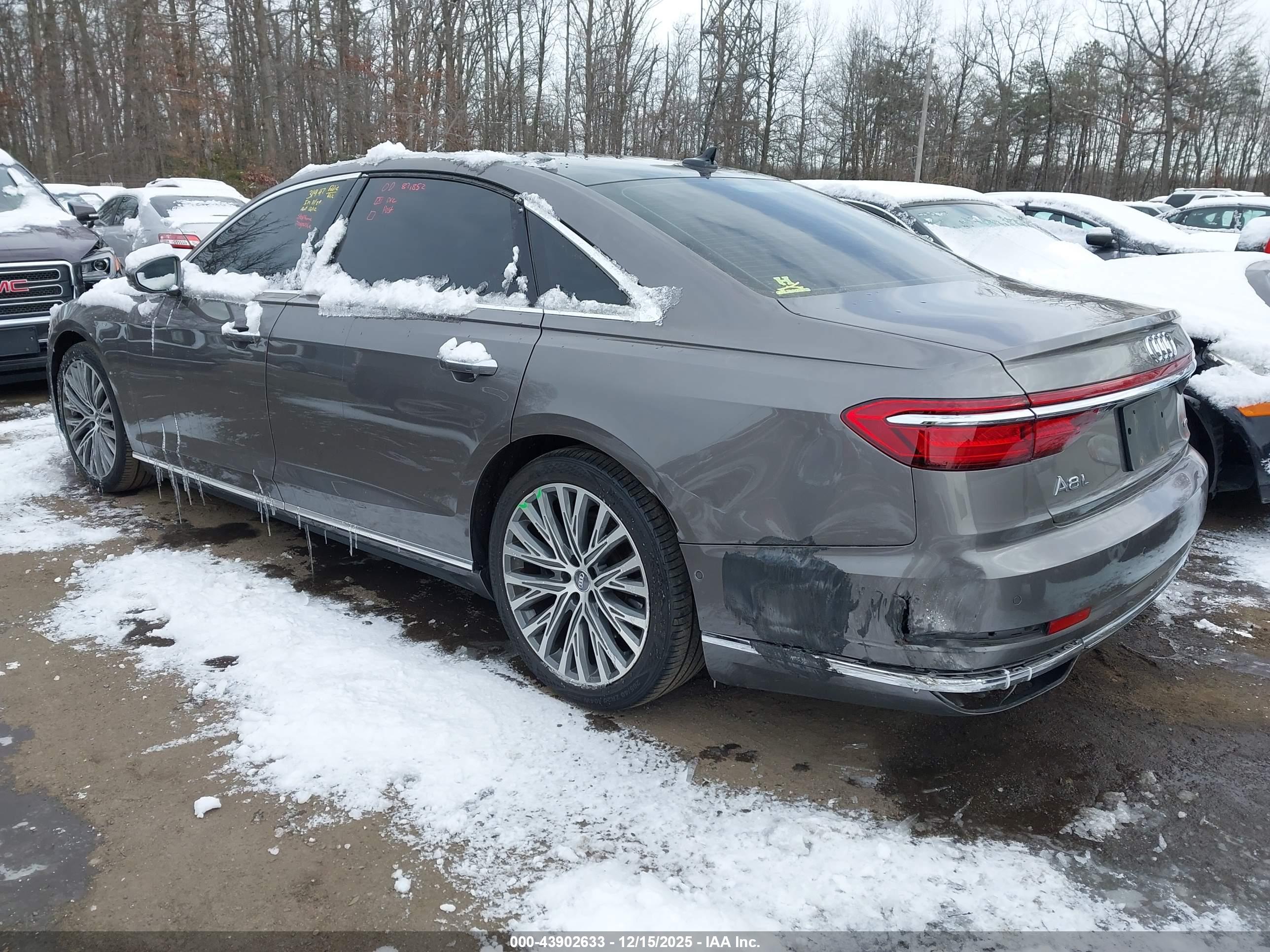 AUDI A8 image 3