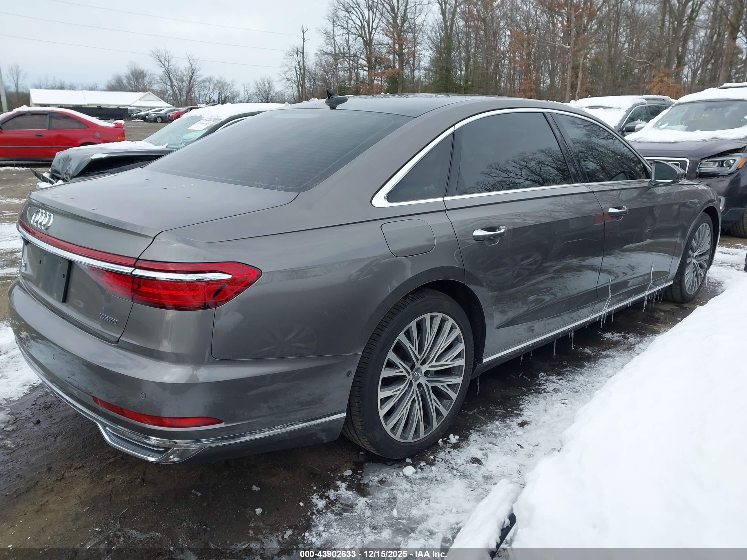 AUDI A8 image 4