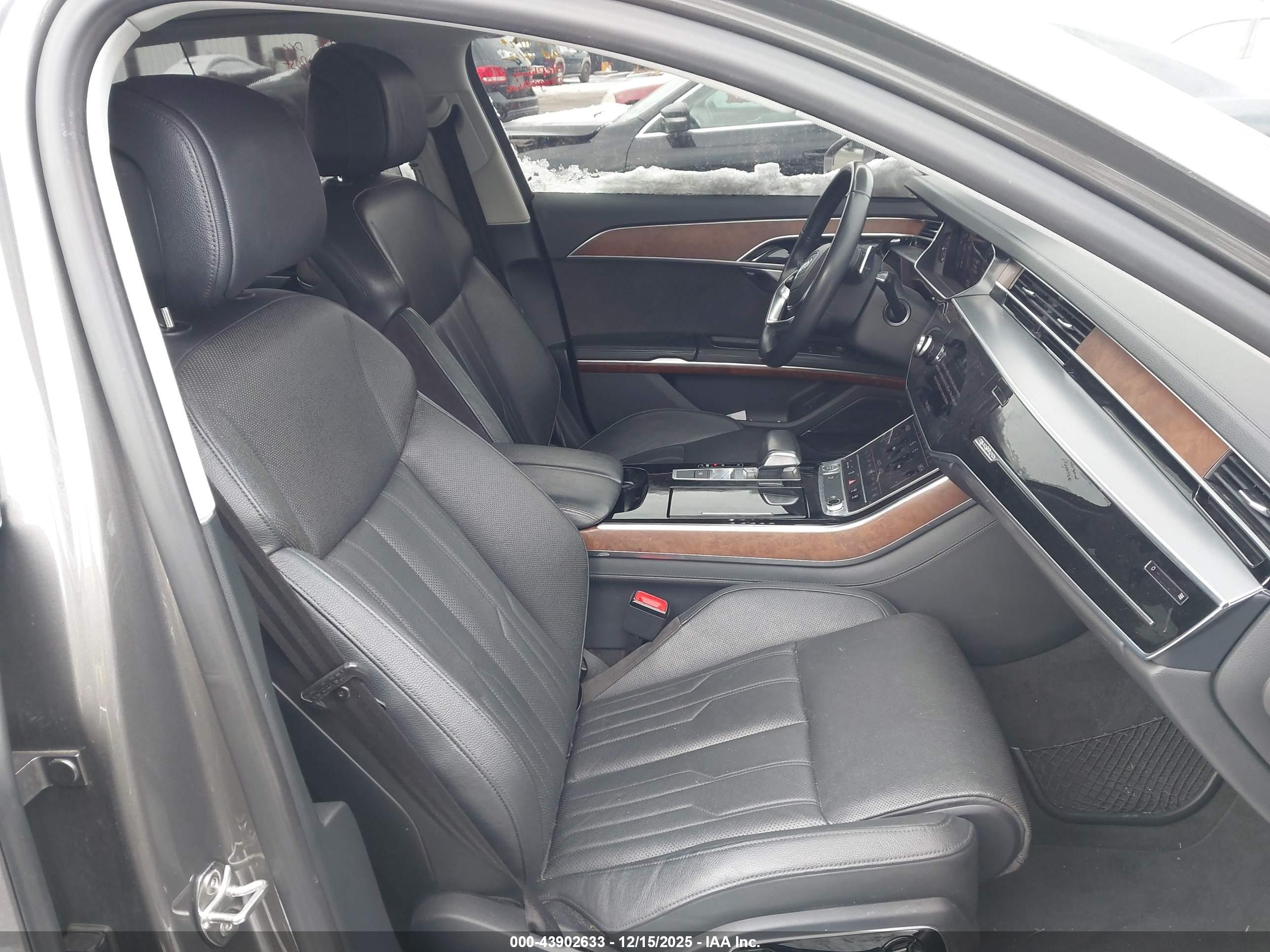 AUDI A8 image 5