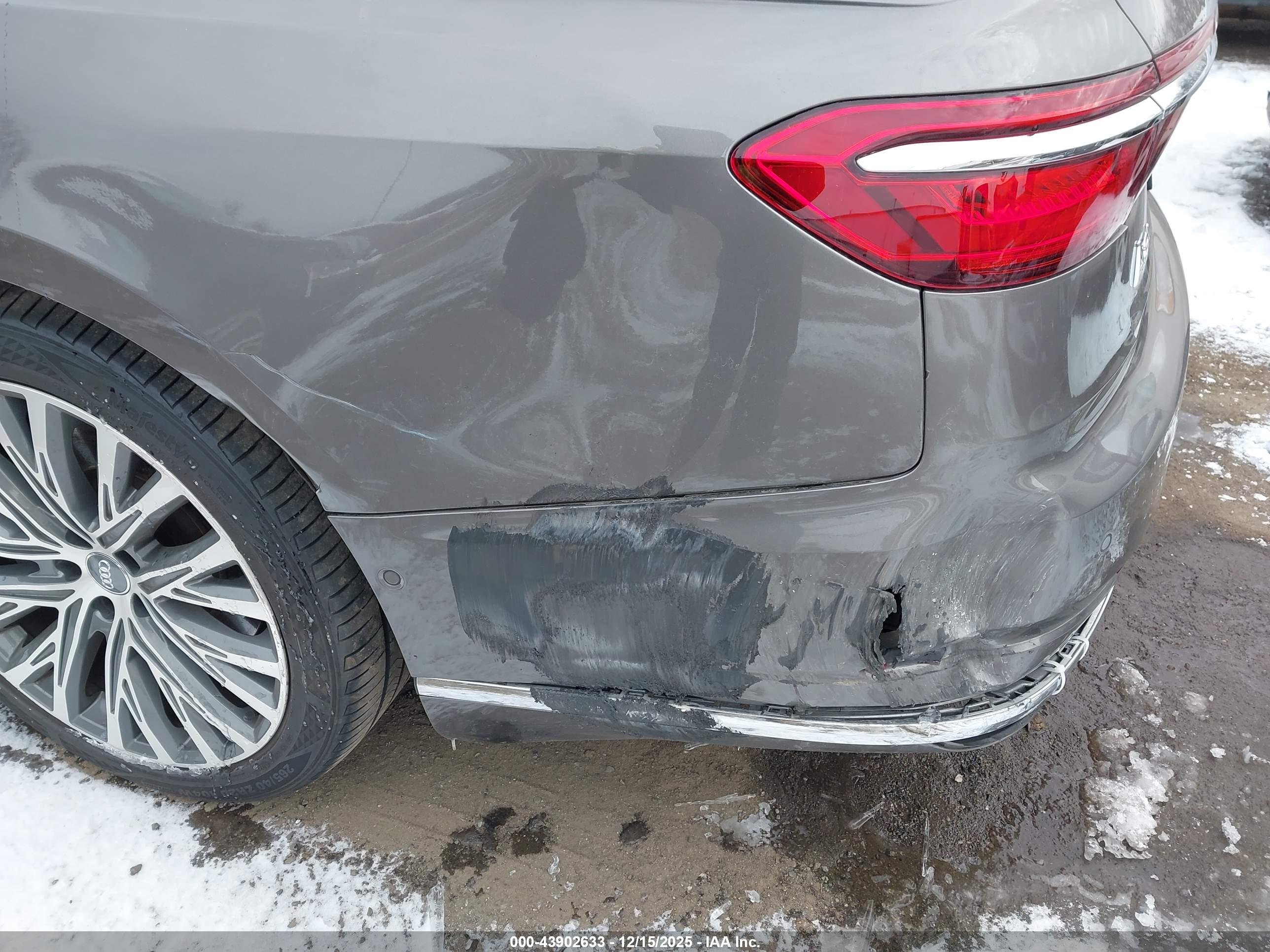 AUDI A8 image 6