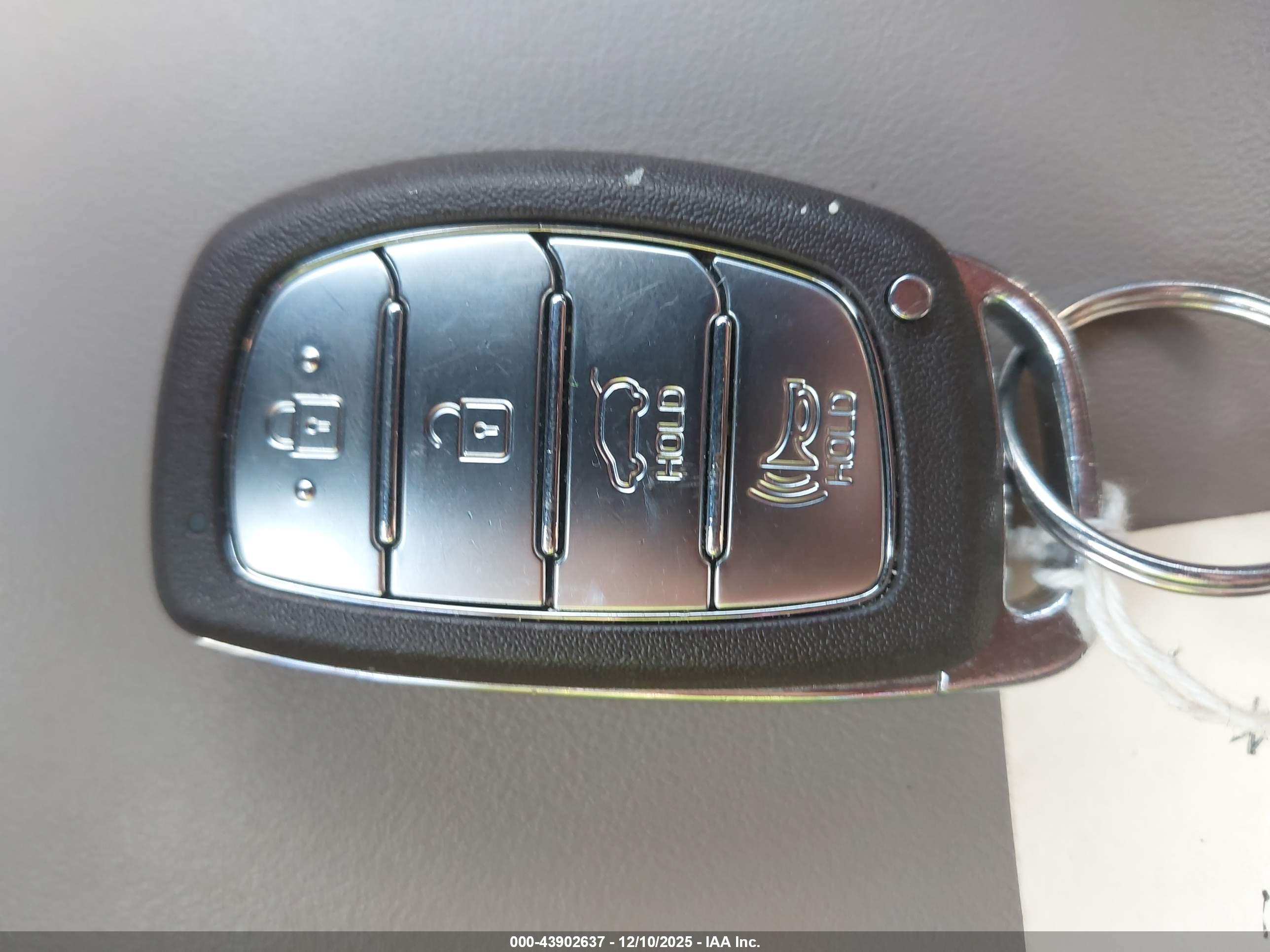 HYUNDAI TUCSON image 11