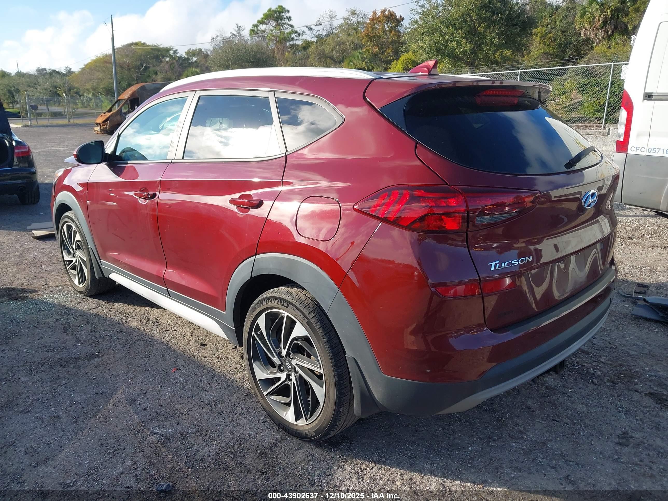 HYUNDAI TUCSON image 3