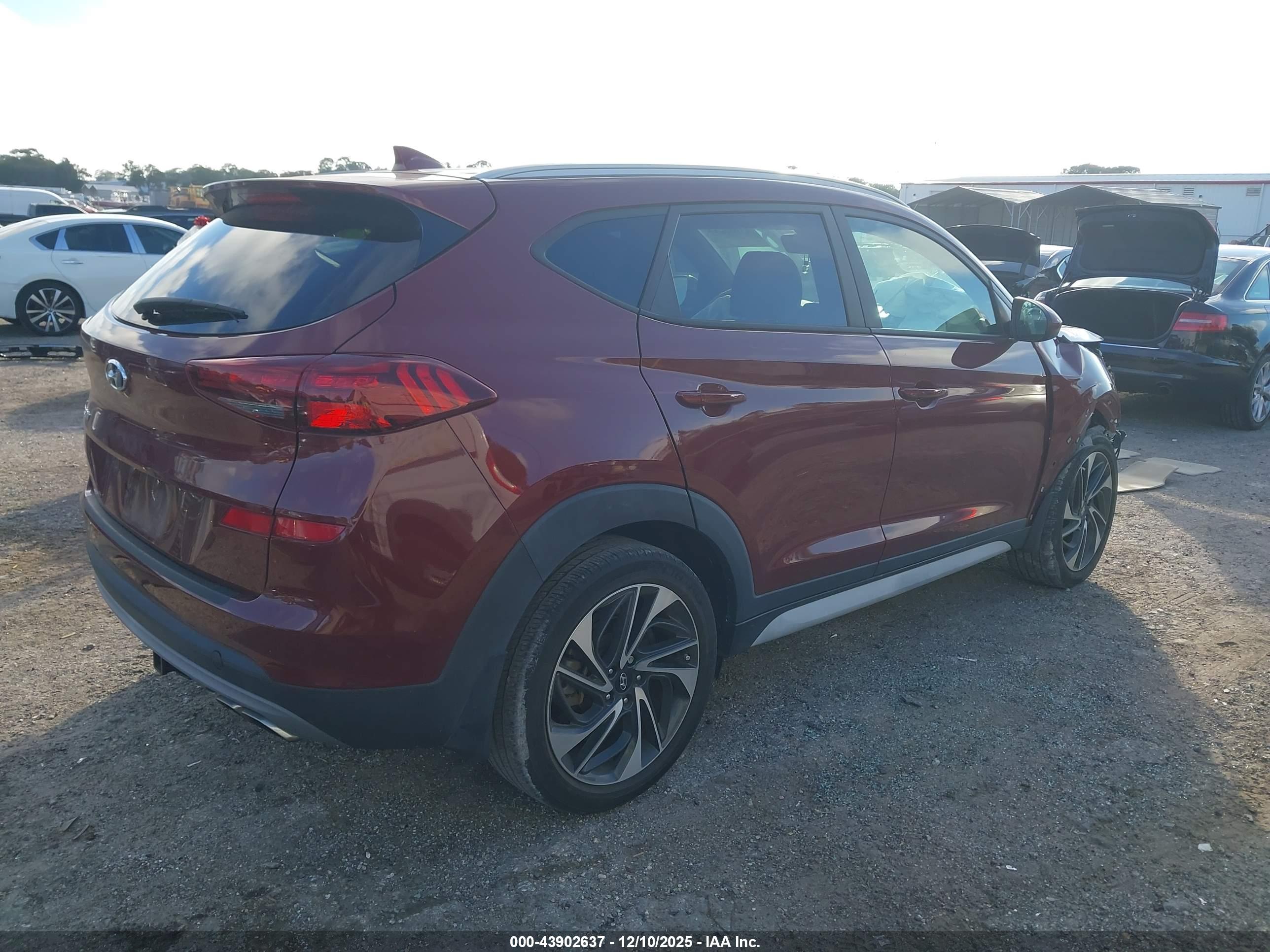 HYUNDAI TUCSON image 4
