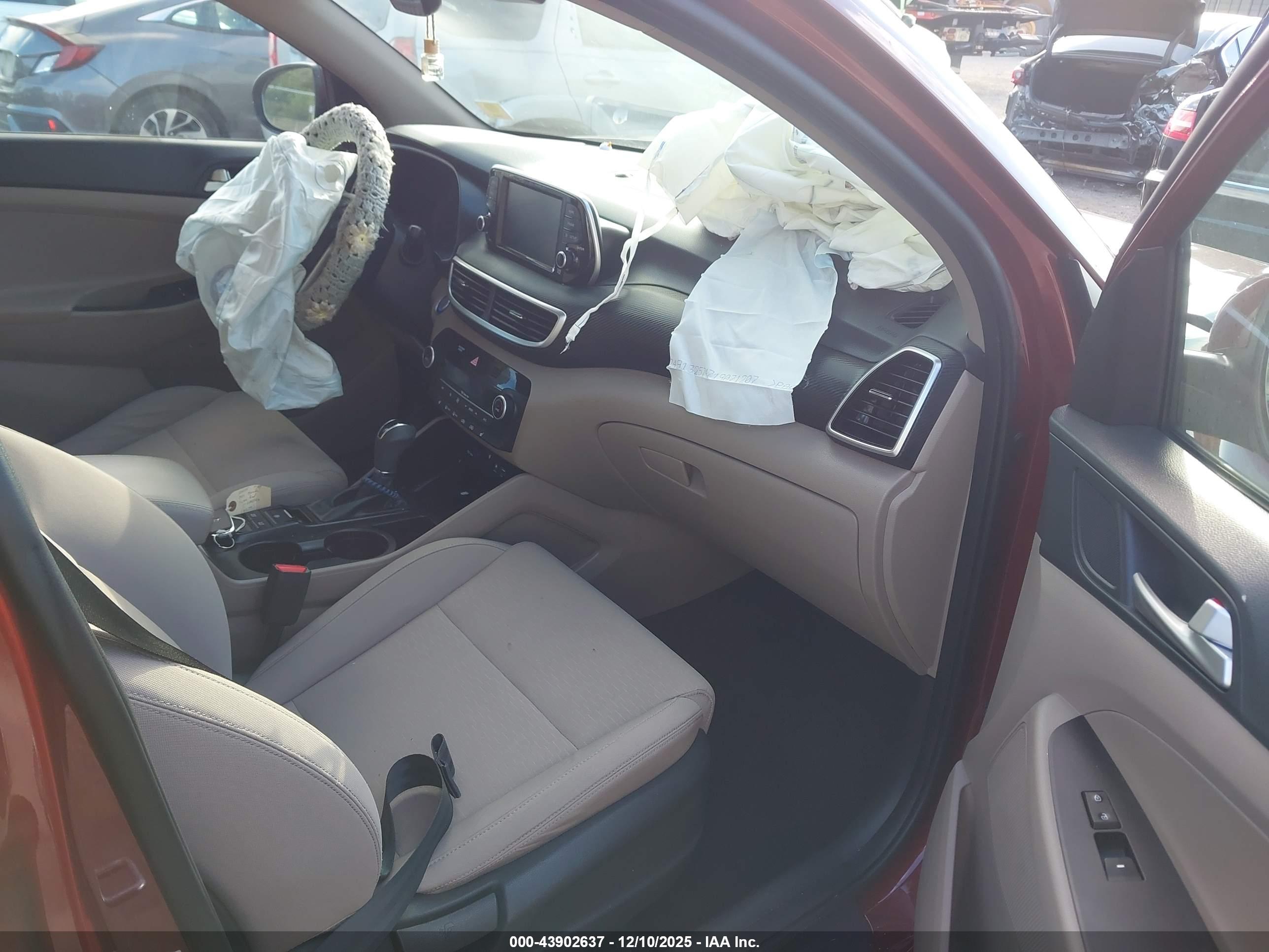 HYUNDAI TUCSON image 5
