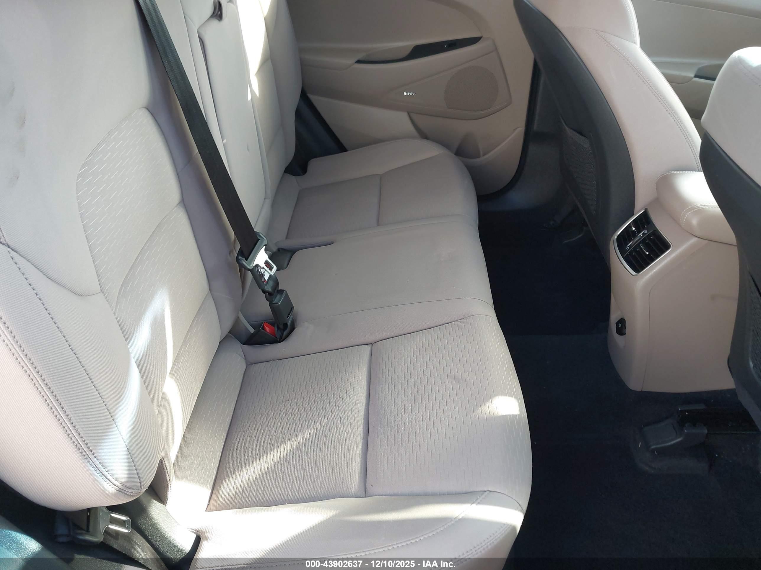 HYUNDAI TUCSON image 8